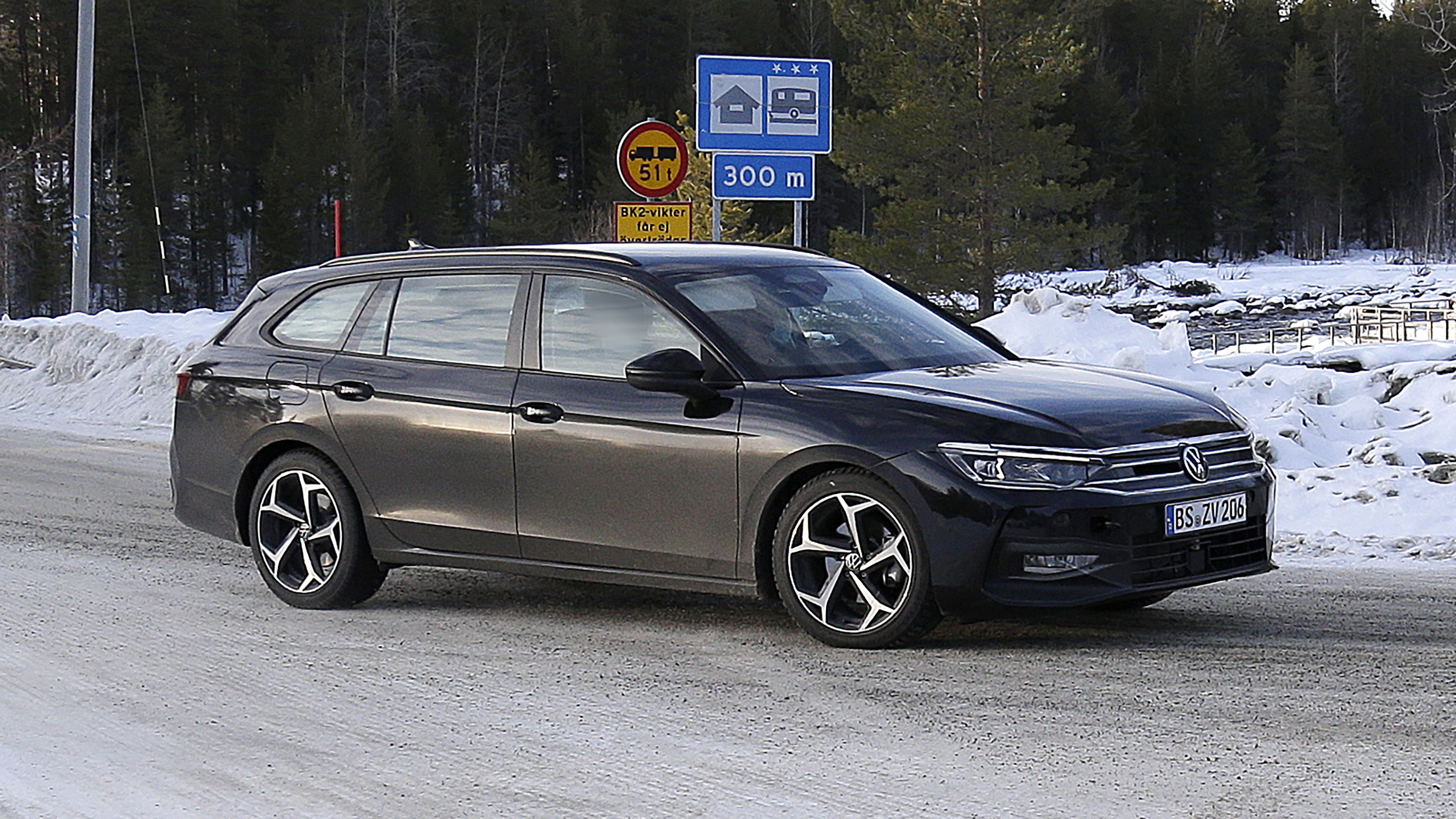 Volkswagen Passat estate - front