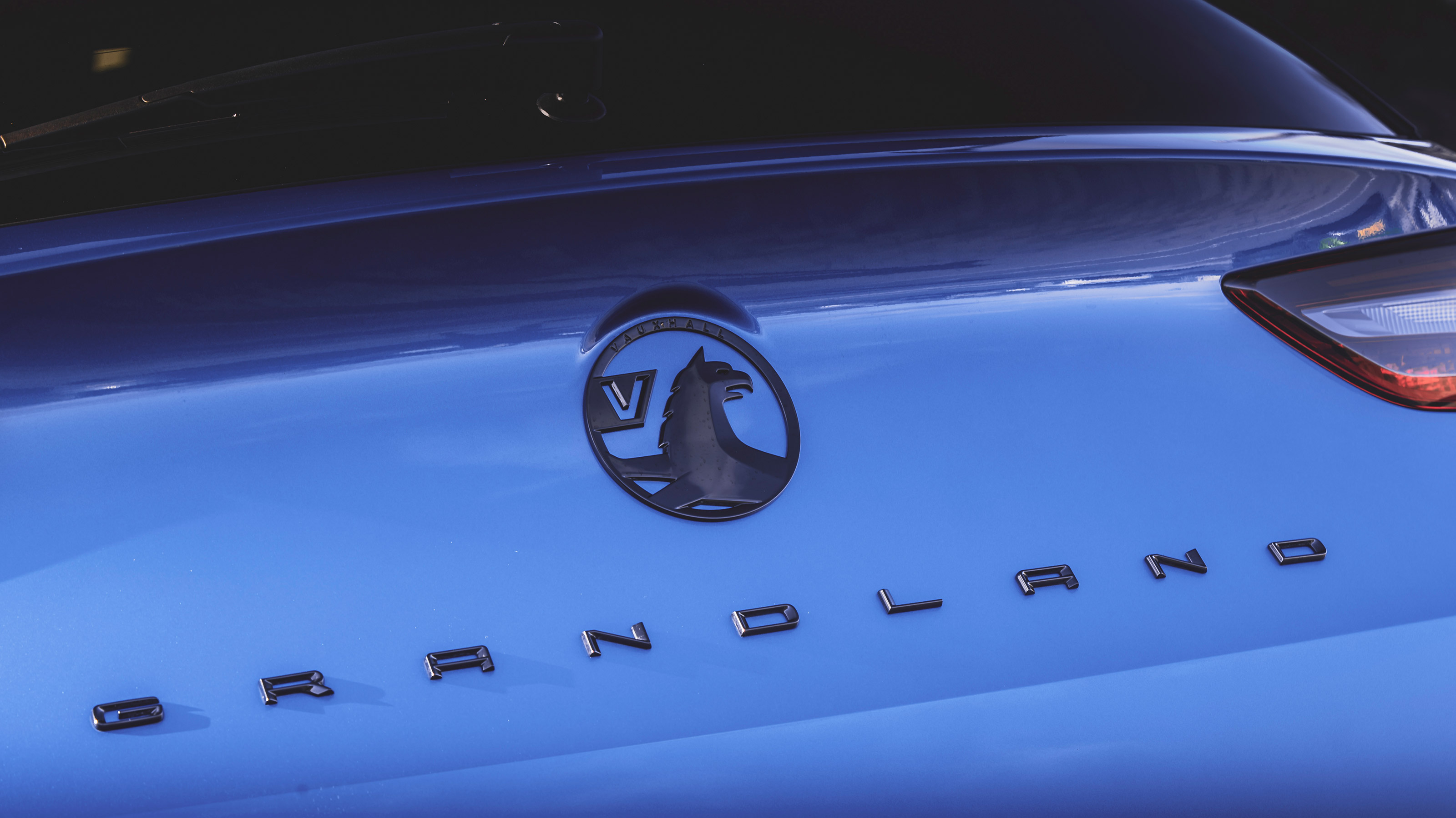 Vauxhall Grandland - Crossland badge