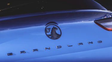 Vauxhall Grandland - Crossland badge