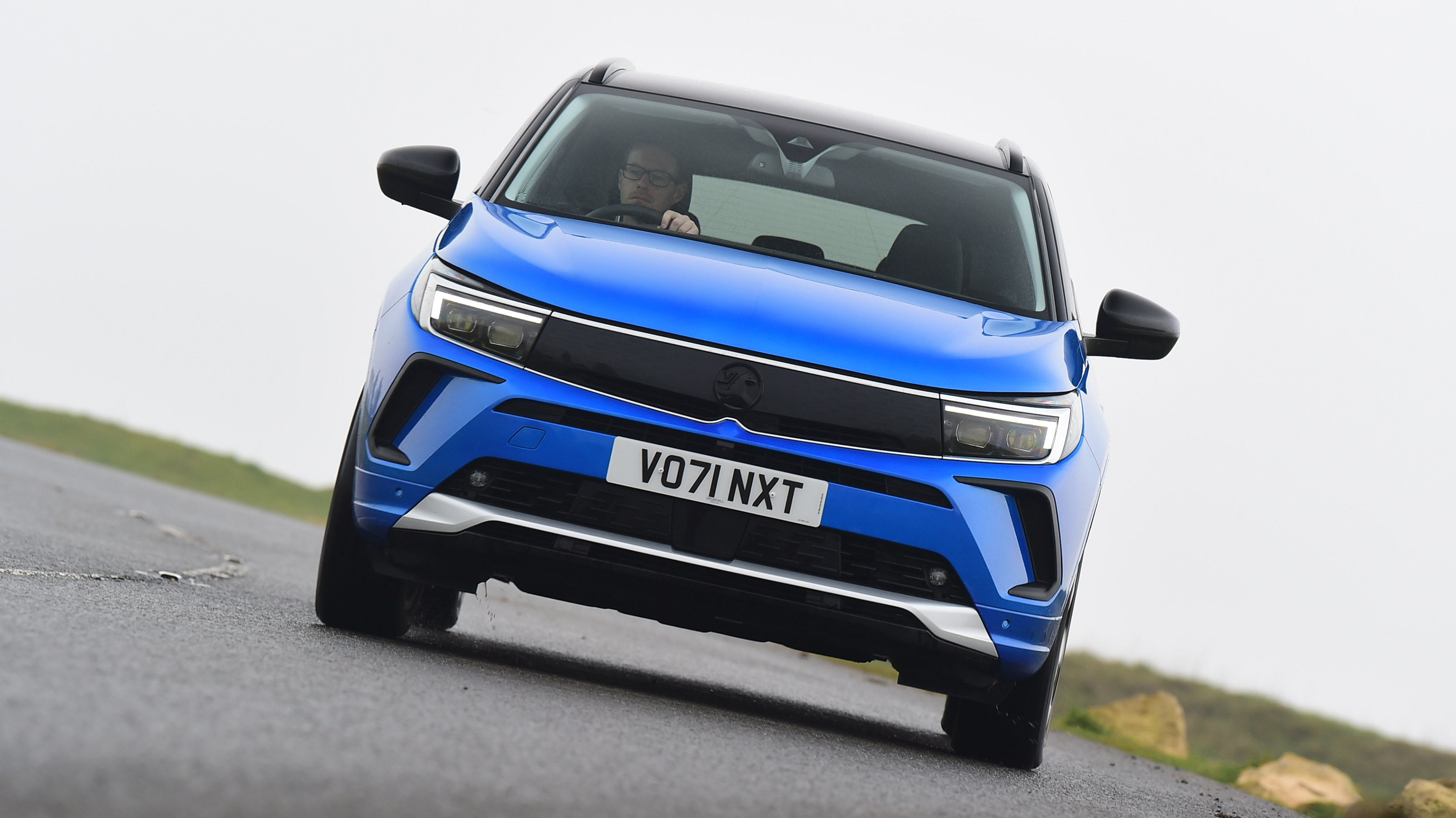 Vauxhall Grandland - front action