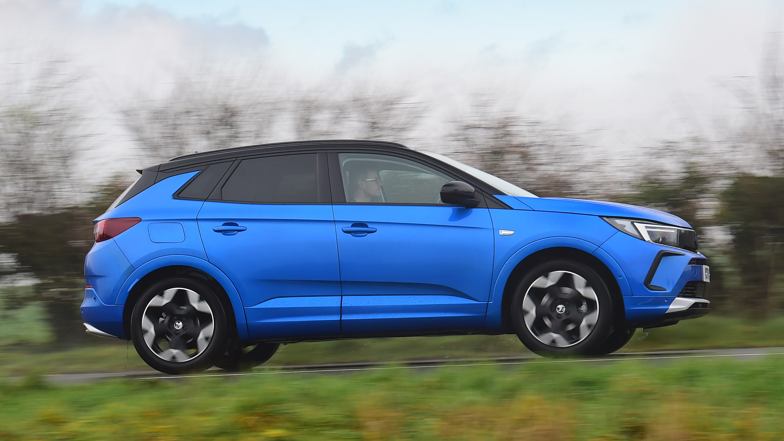 Vauxhall Grandland - side