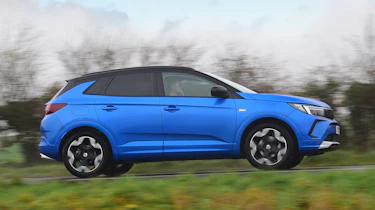 Vauxhall Grandland - side