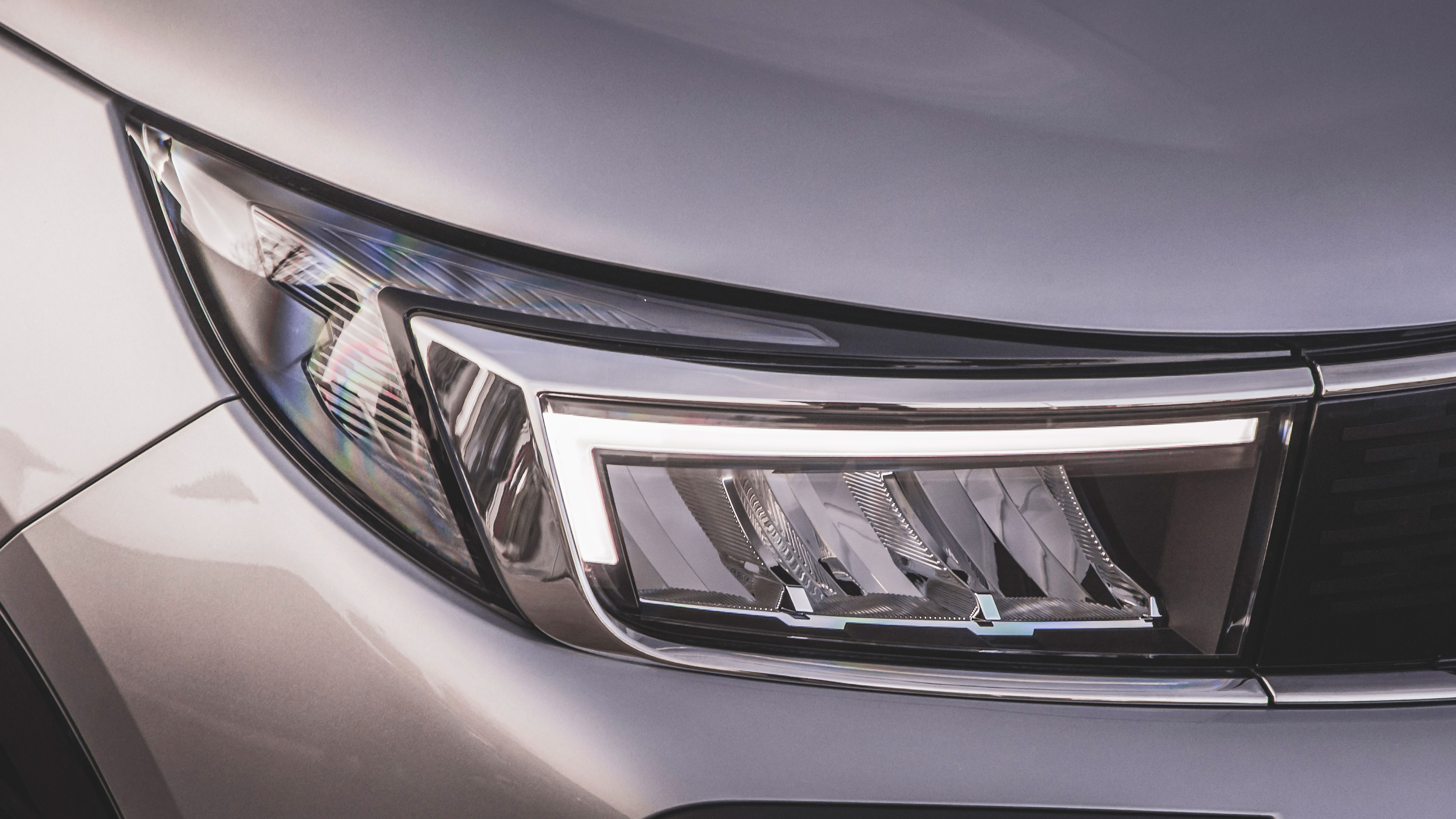 Vauxhall Grandland PHEV - front light