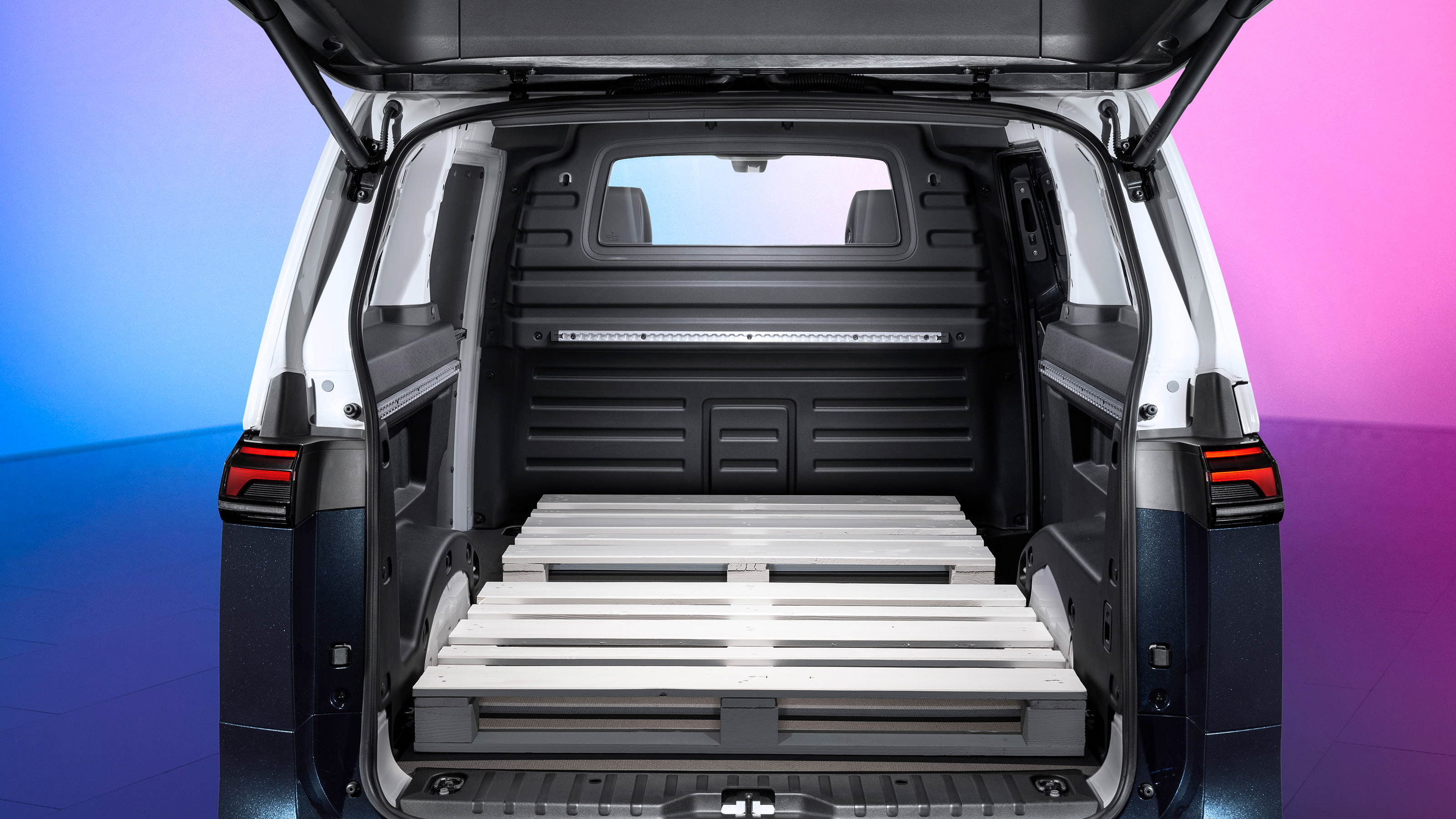 Volkswagen ID Buzz Cargo - loading