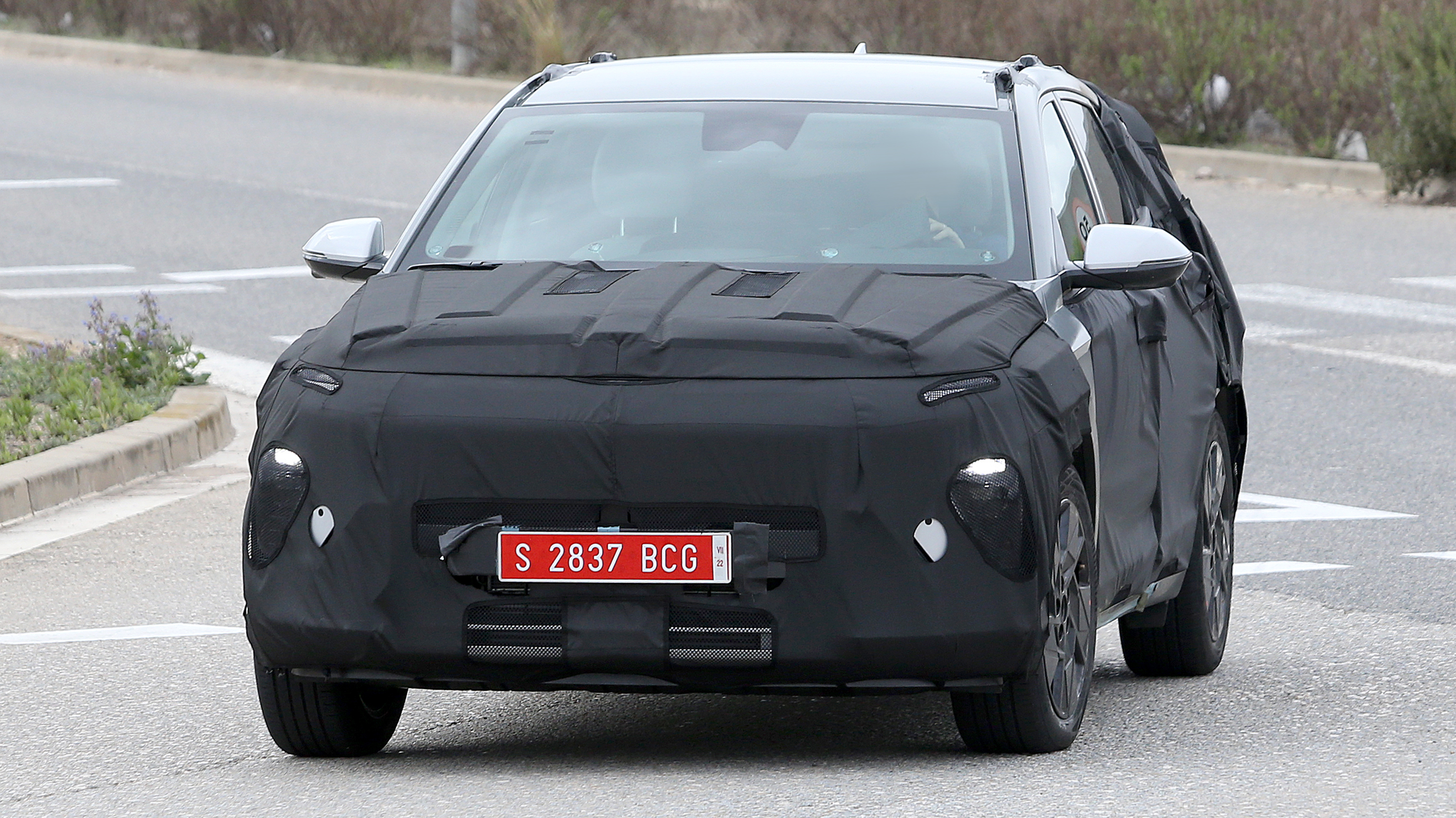 2023 Hyundai Kona spyshot - front