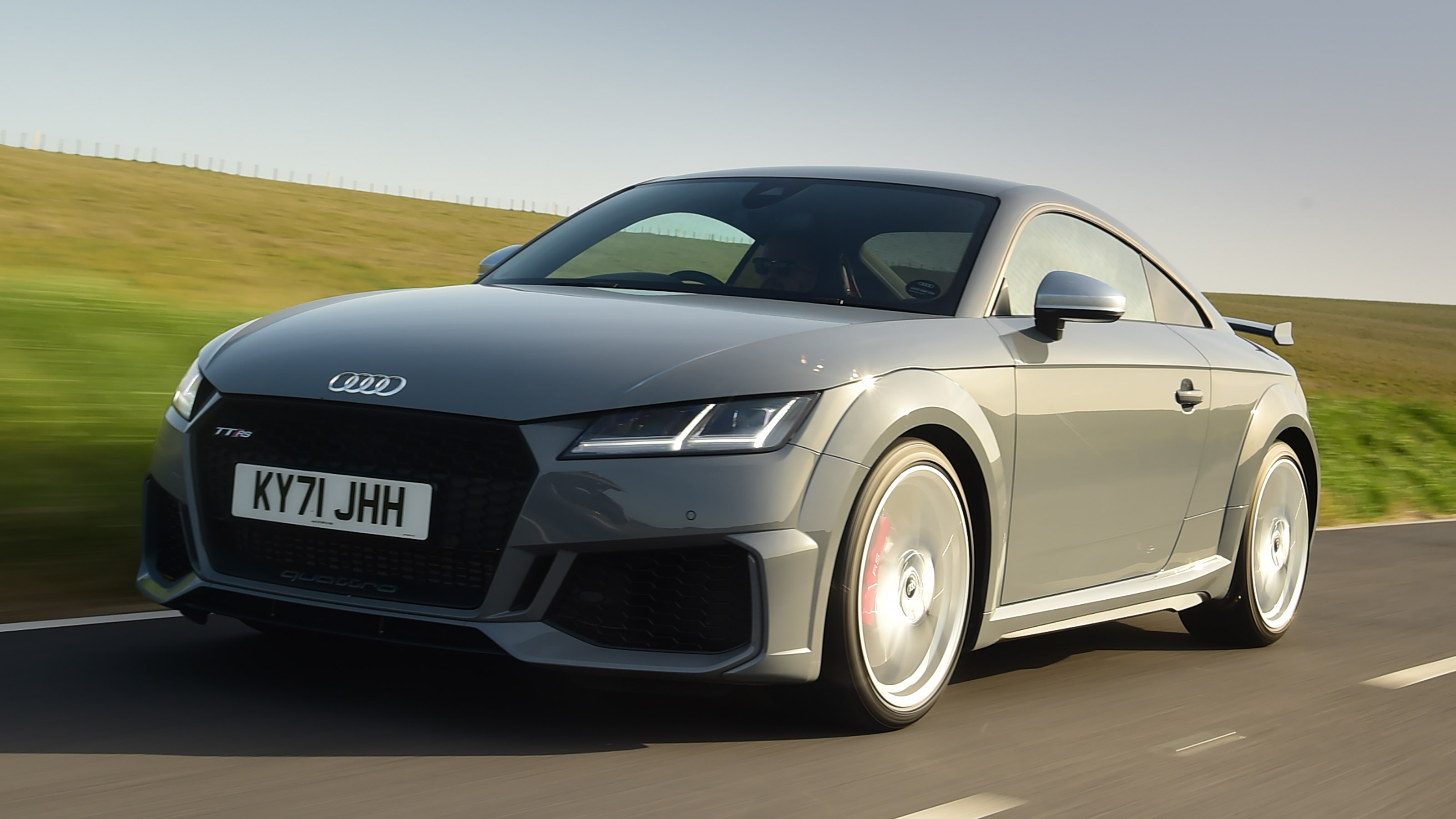 Audi TT RS - front action