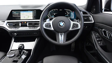 BMW 330e Touring - dash