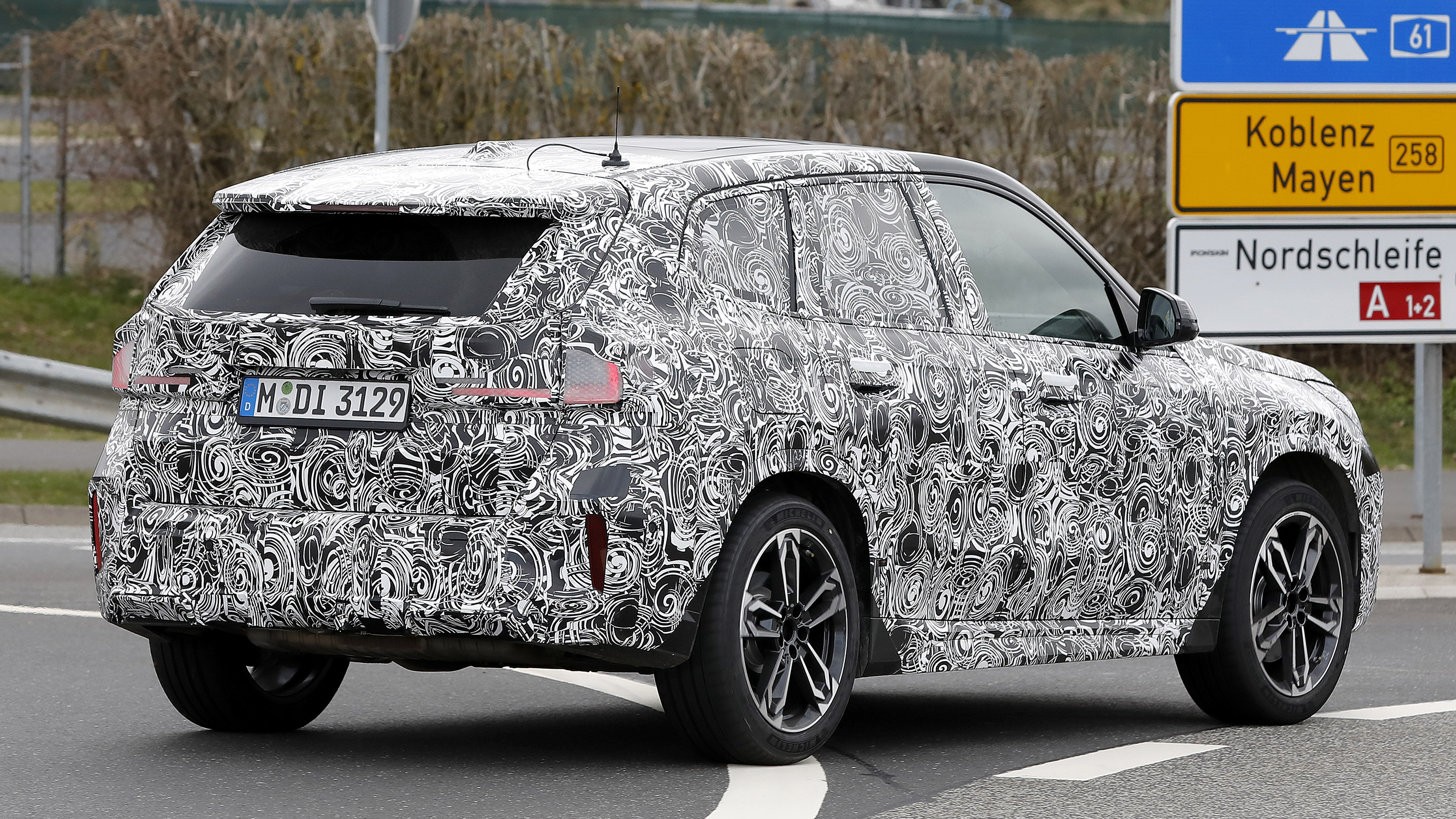 BMW X1 - spyshot 8