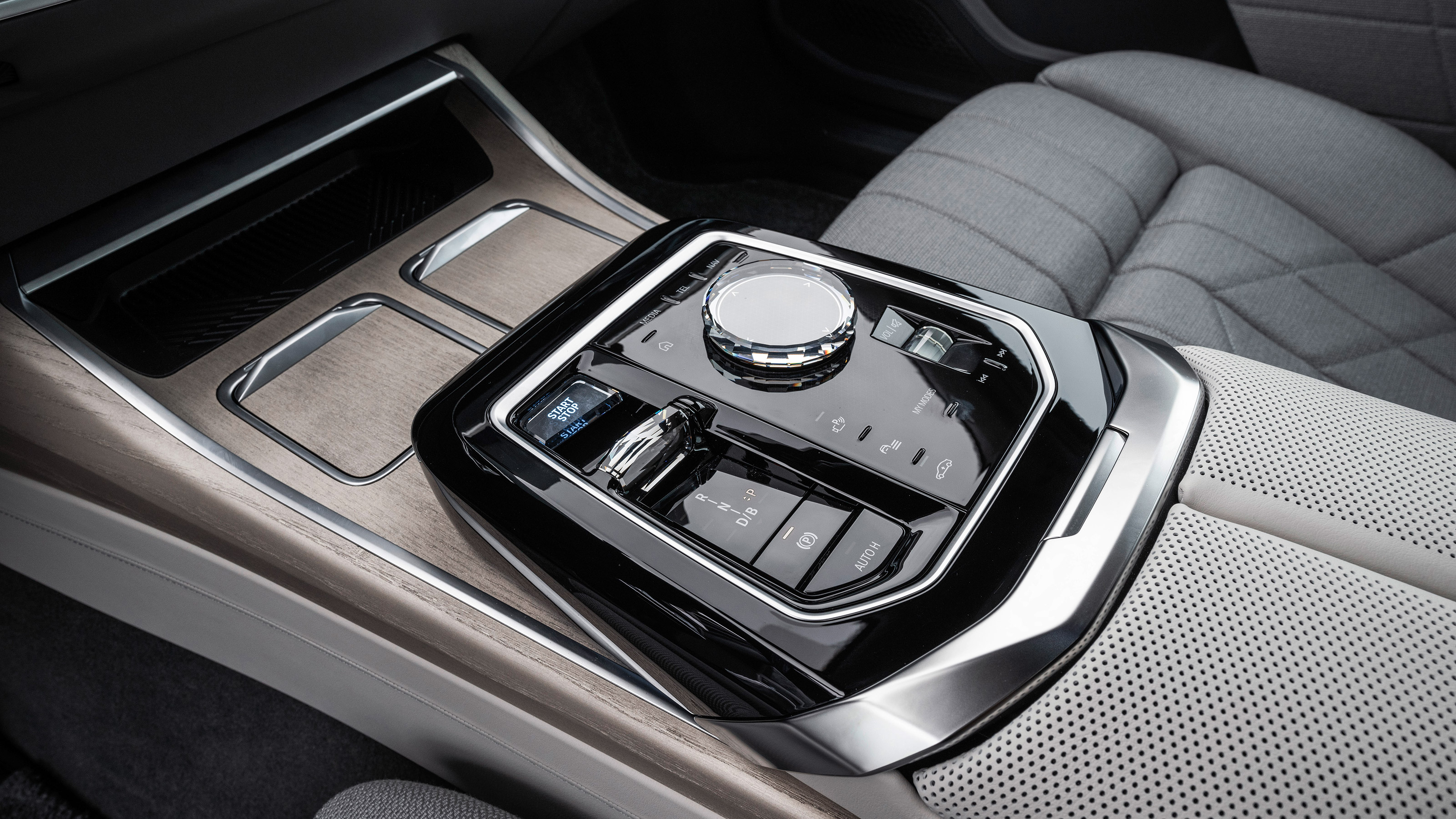 BMW i7 - centre console