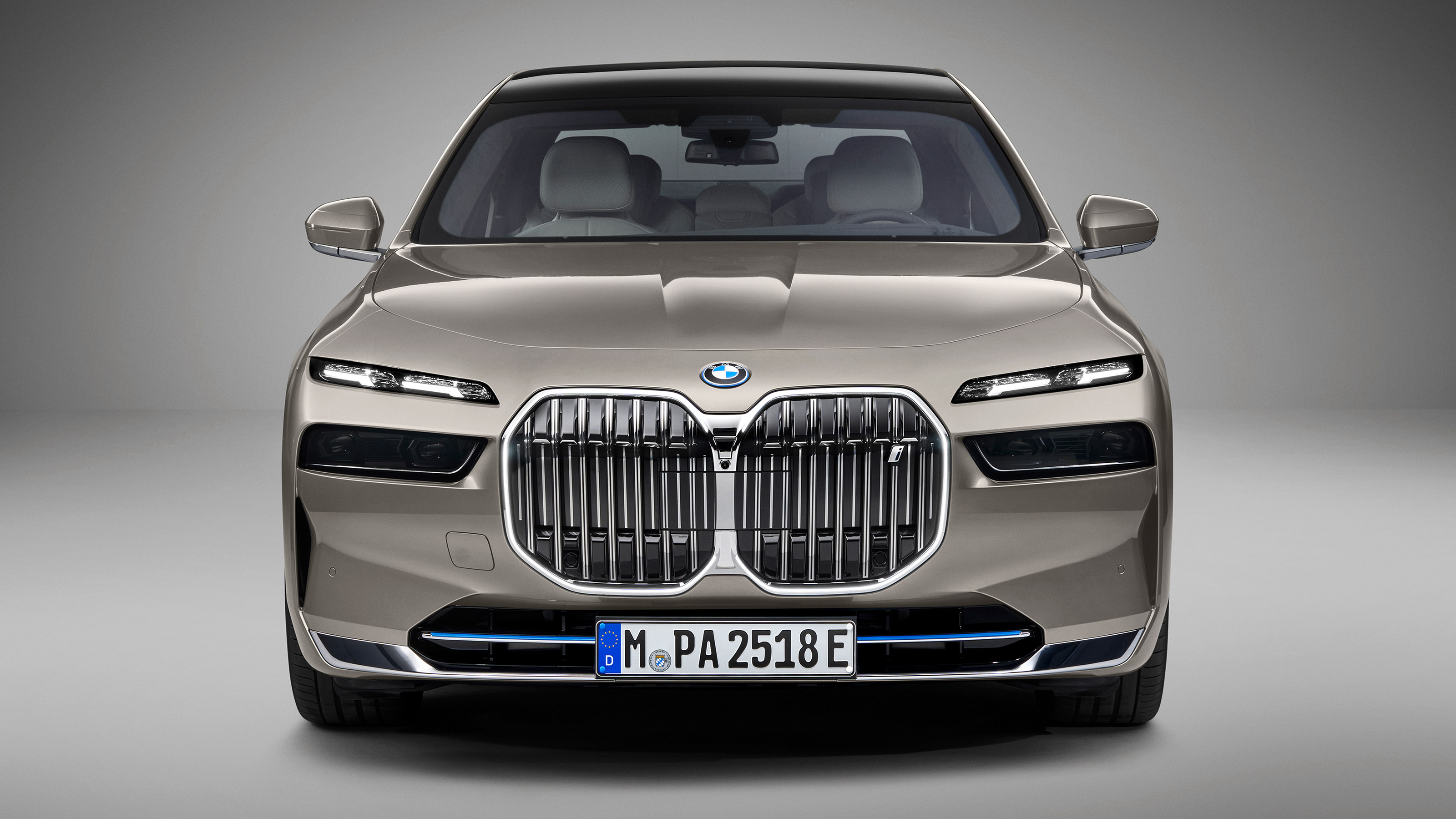 BMW i7 - full front
