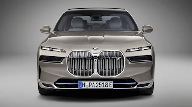 BMW i7 - full front