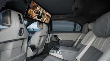 BMW i7 - rear screen
