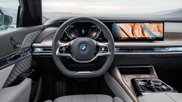 BMW i7 - dash