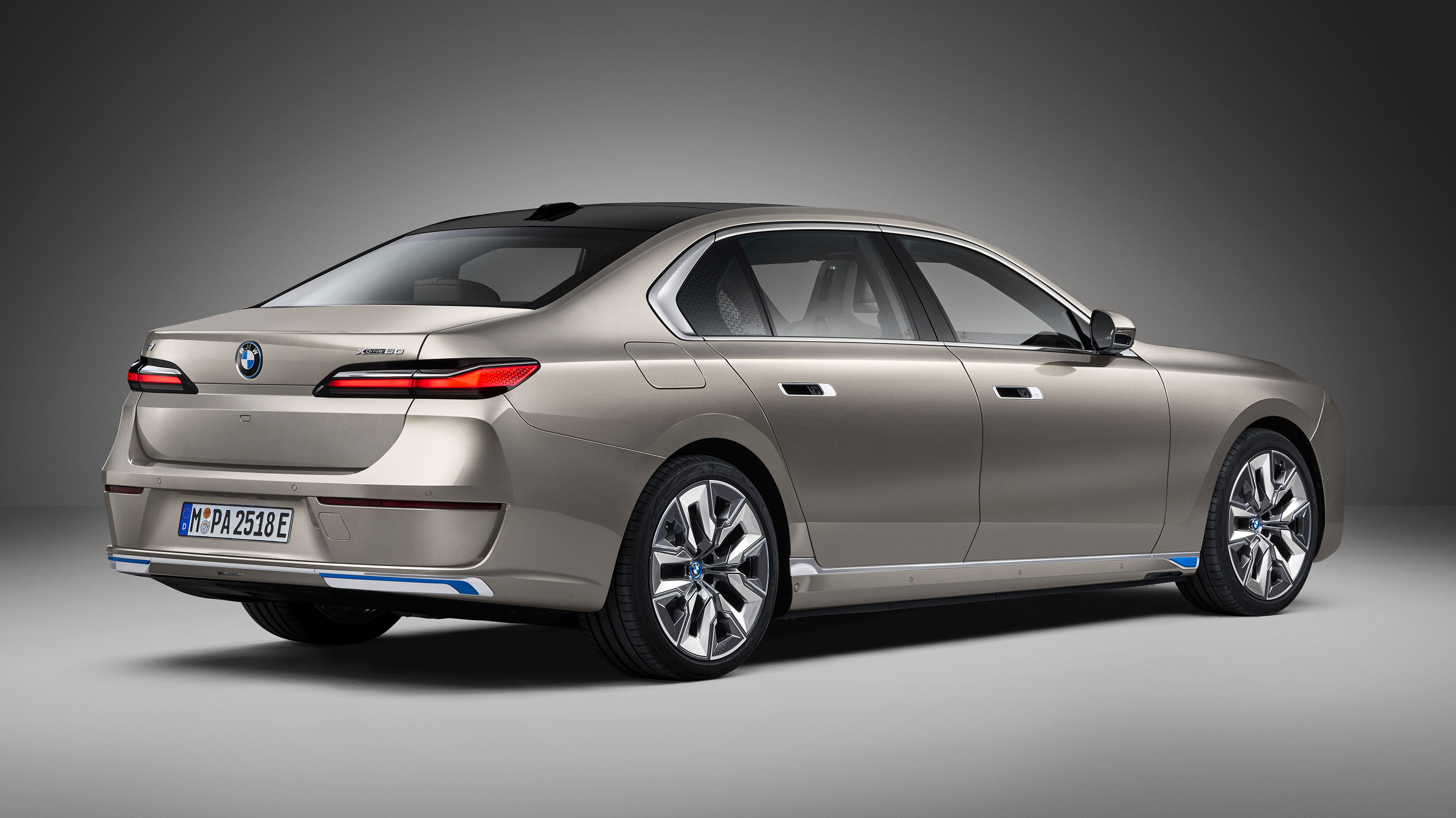 BMW i7 - rear static