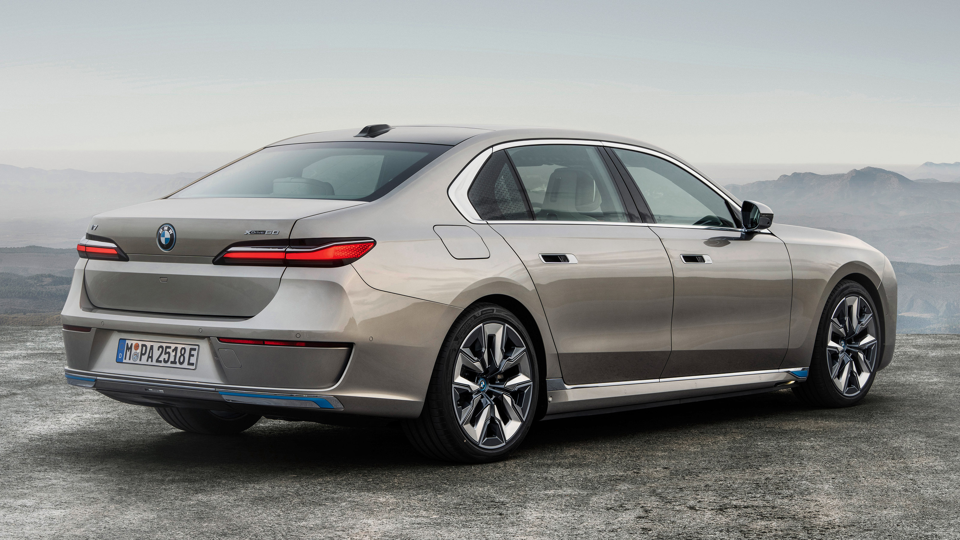 BMW i7 - rear