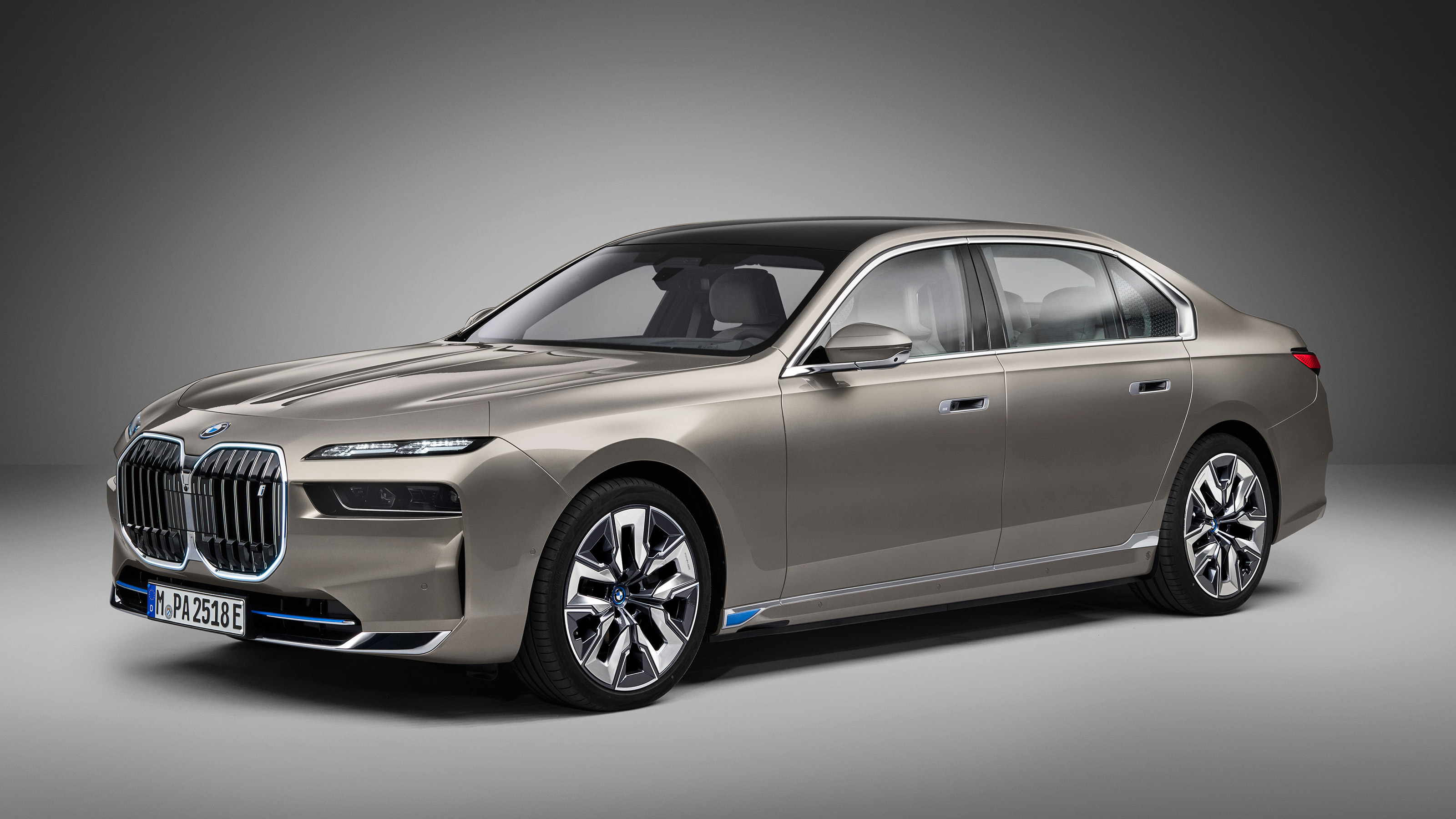 BMW i7 - front static