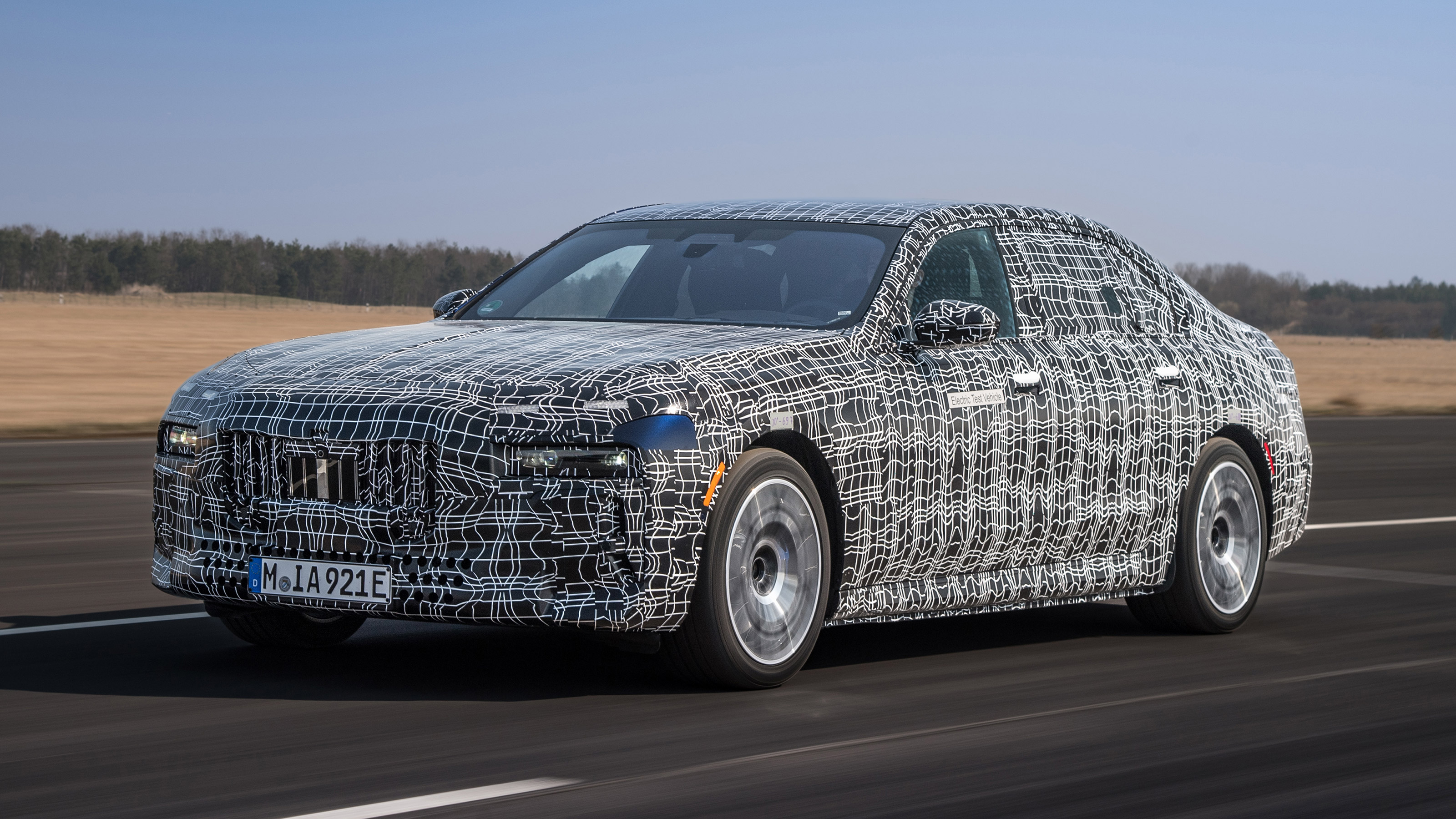 BMW i7 prototype - front