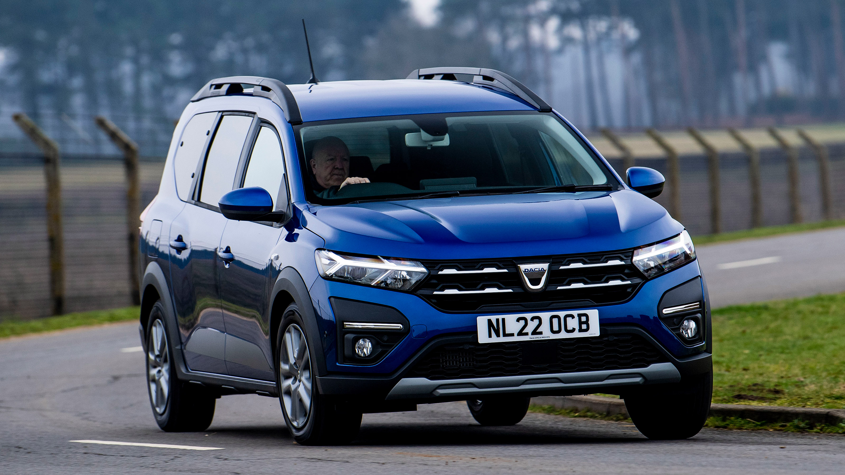 New Dacia Jogger - front action