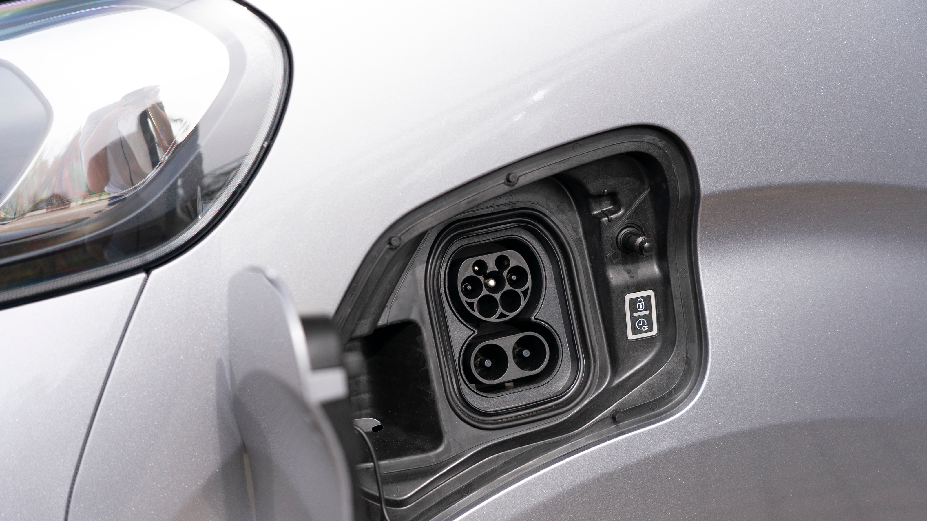 Fiat E-Scudo - charge socket