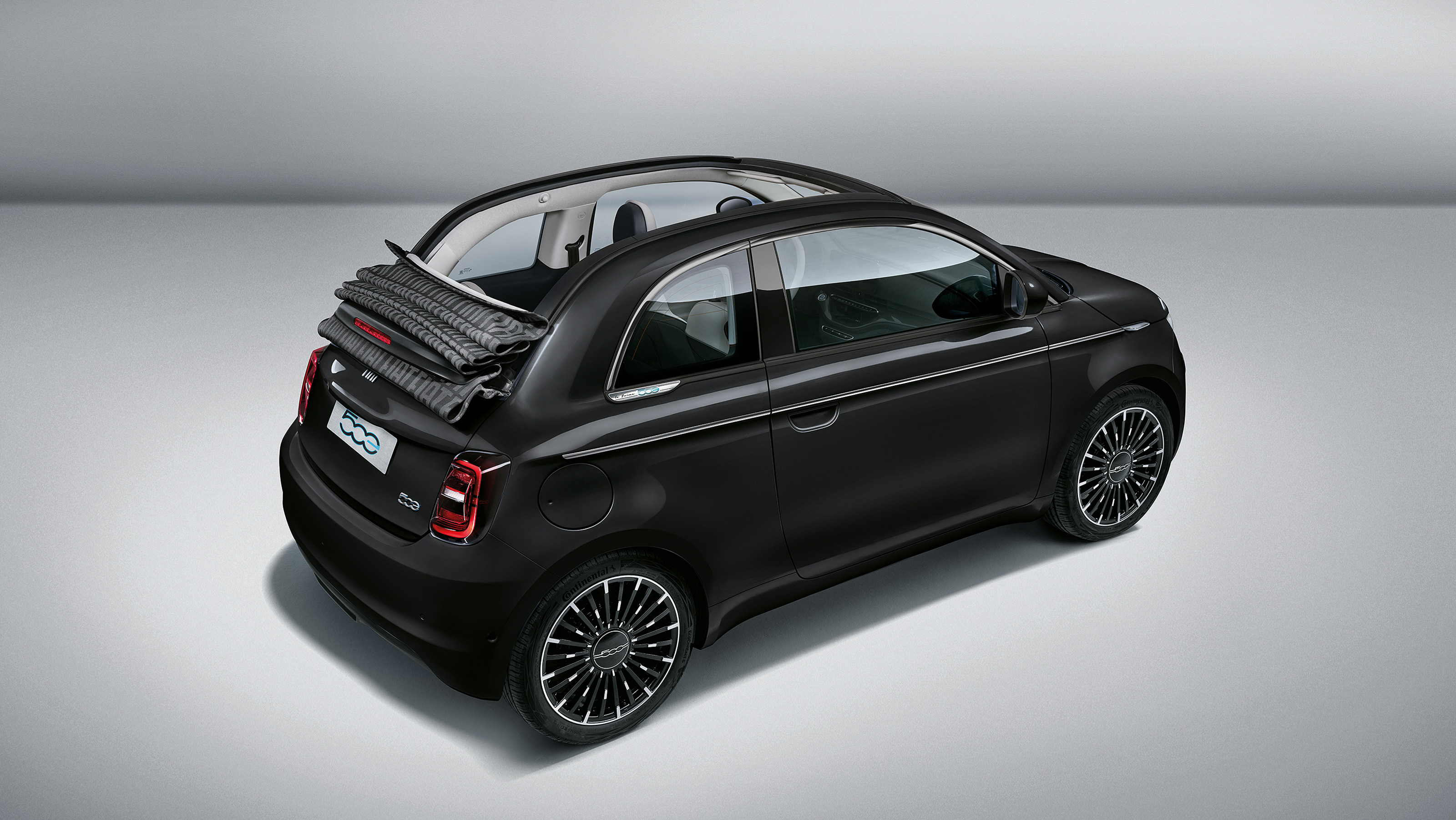 New electric Fiat 500 La Prima by Bocelli special edition 