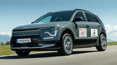 Kia Niro Hybrid prototype - front tracking