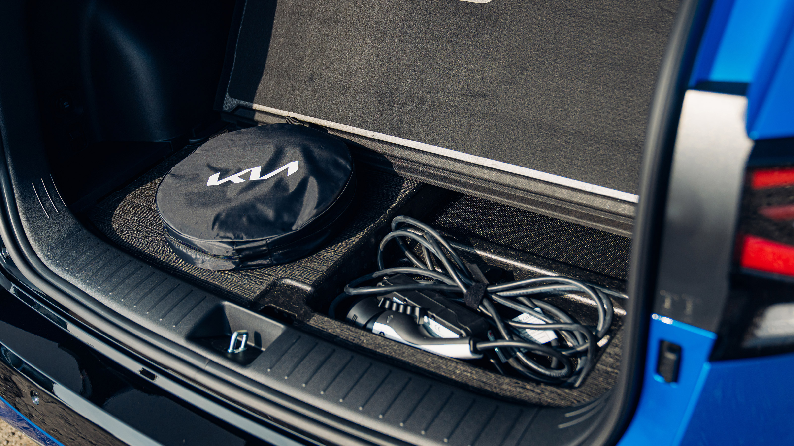 Kia Sportage PHEV - charging cable