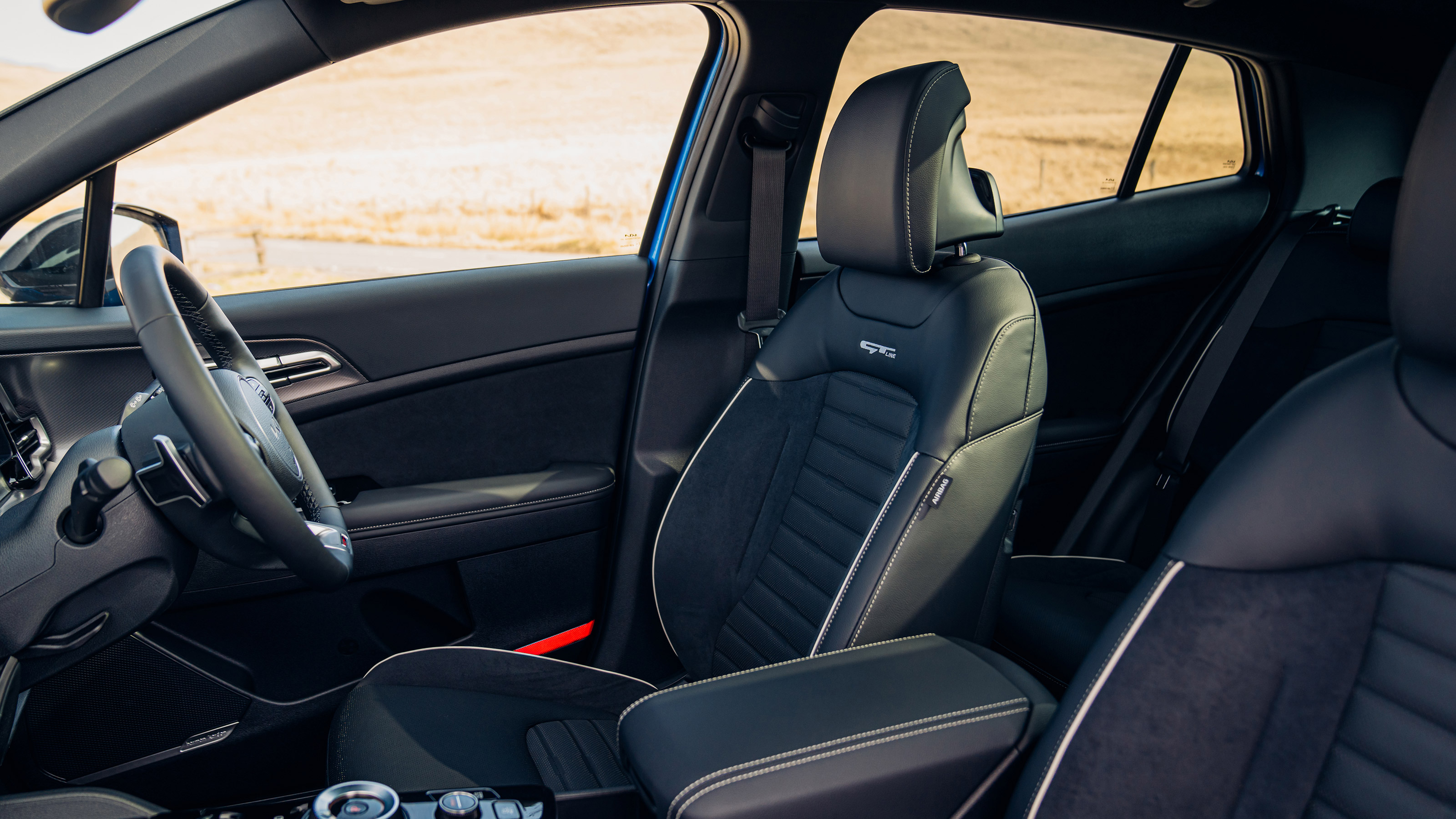 Kia Sportage PHEV - front seats