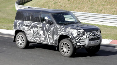 Land Rover Defender V8 spy shots front 3/4