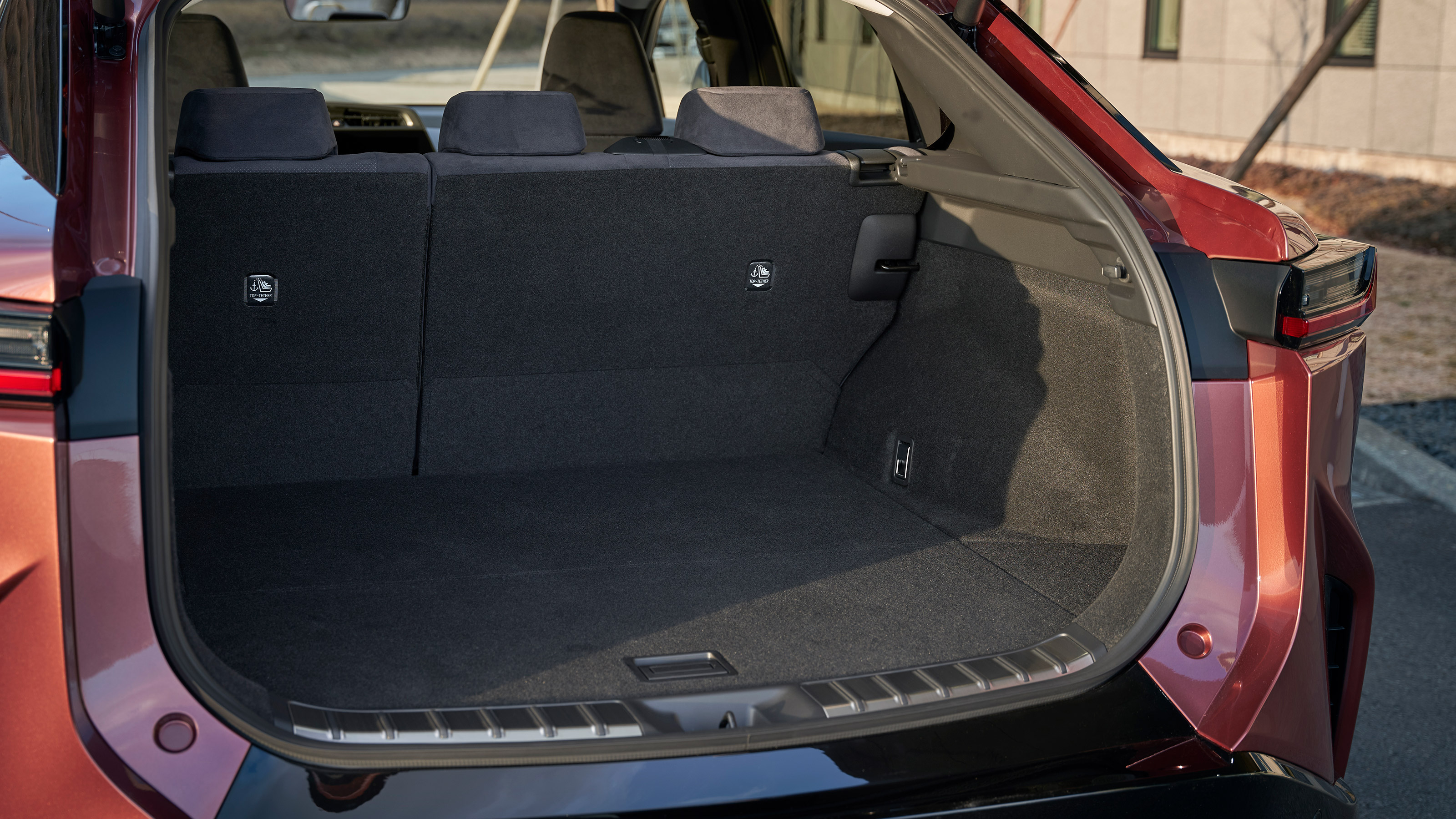 Lexus RZ 450e - boot