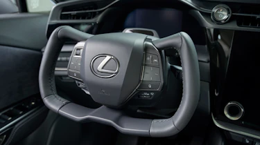 Lexus RZ 450e - yoke
