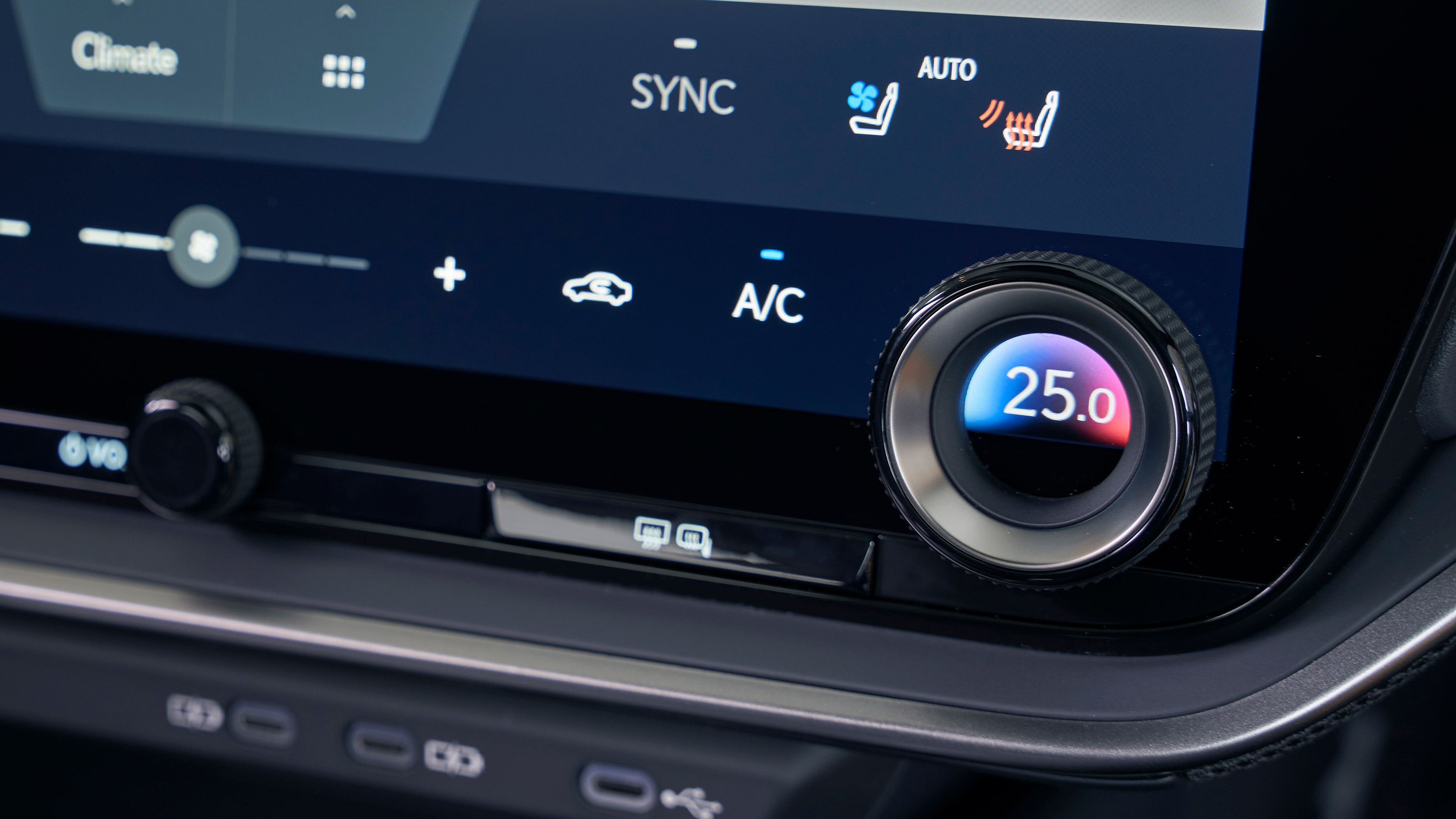 Lexus RZ 450e - temperature control
