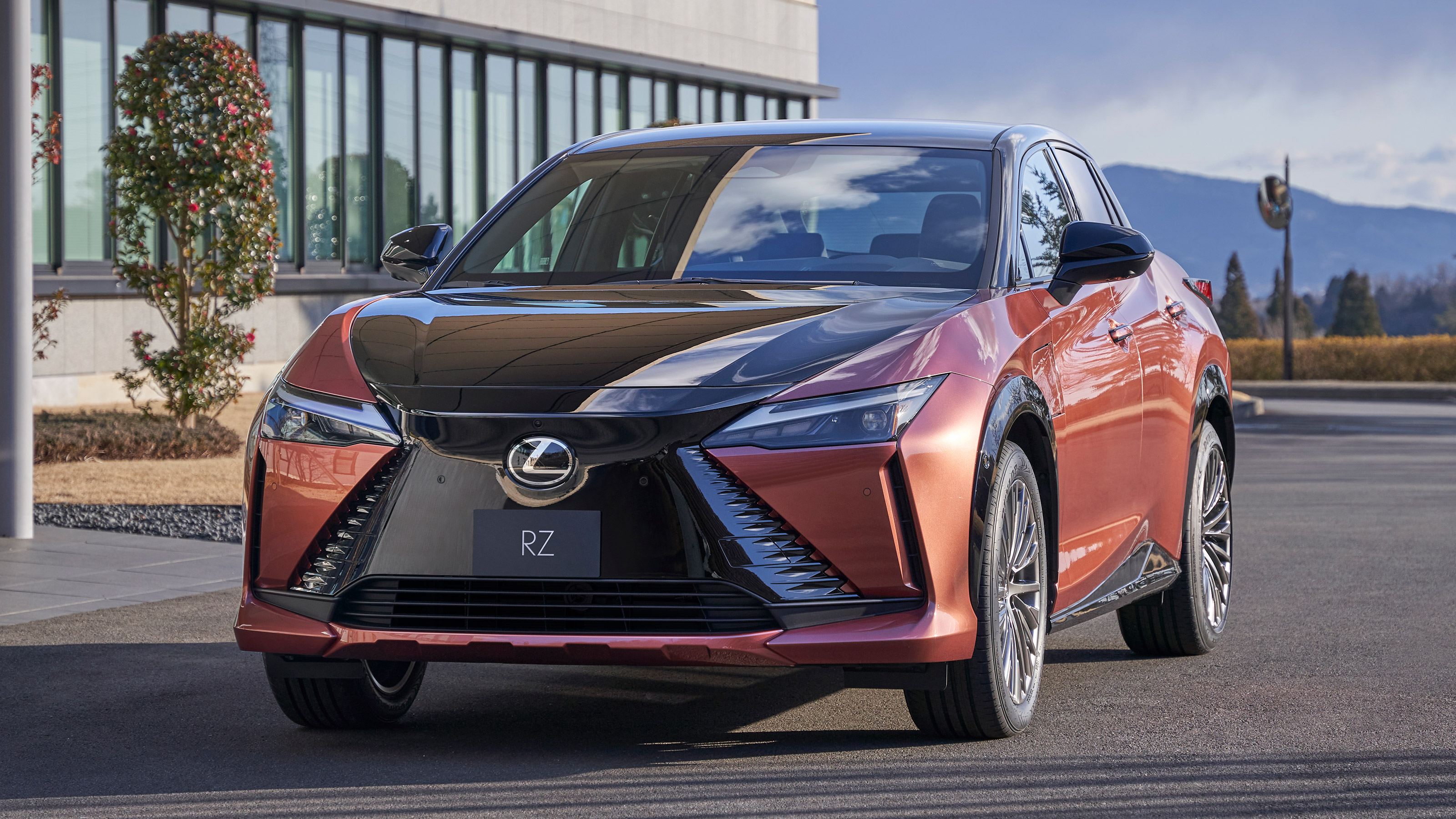 Lexus RZ 450e - front/side