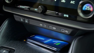 Lexus RZ 450e - wireless charging