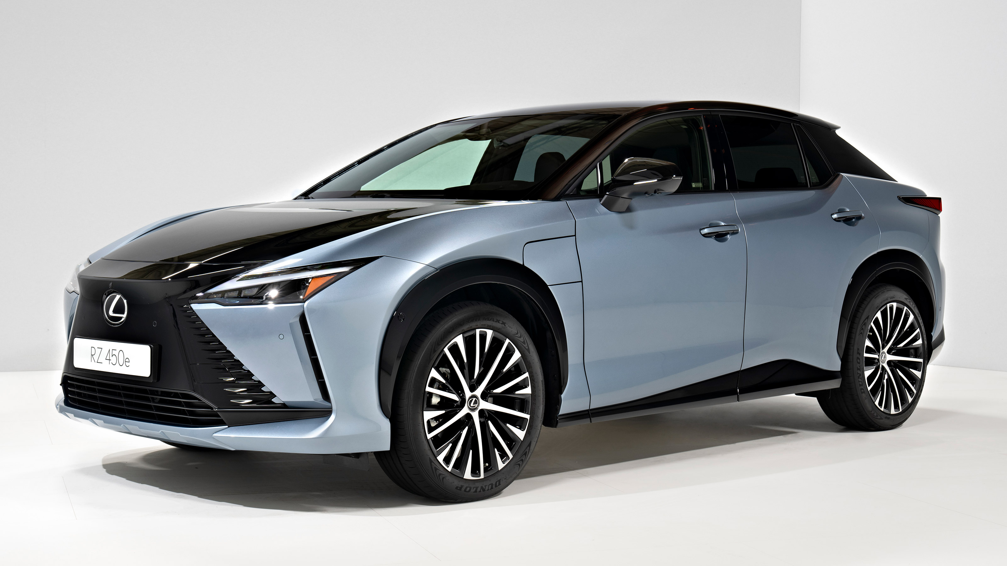 Lexus RZ 450e - front studio