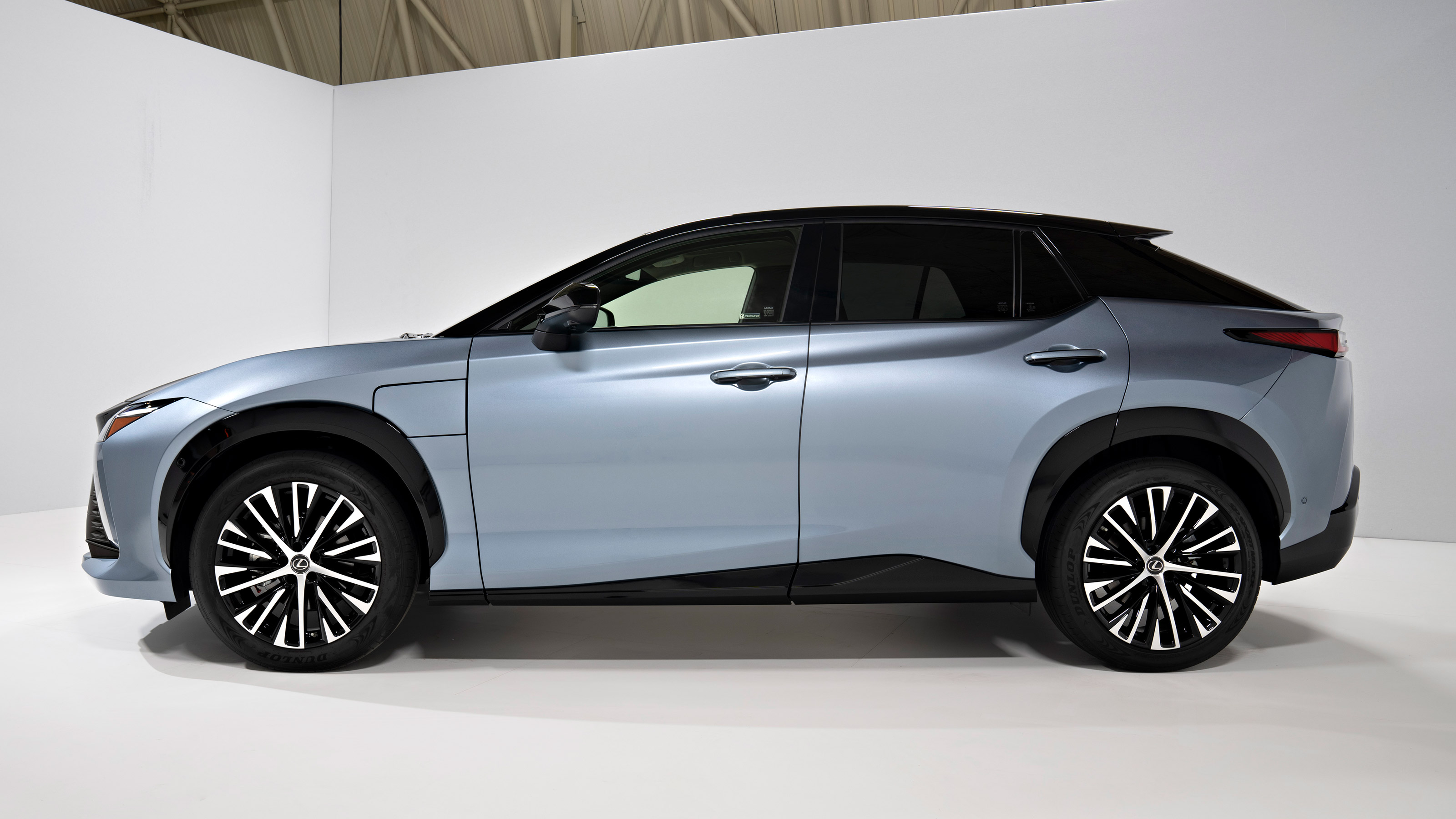 Lexus RZ 450e - side studio