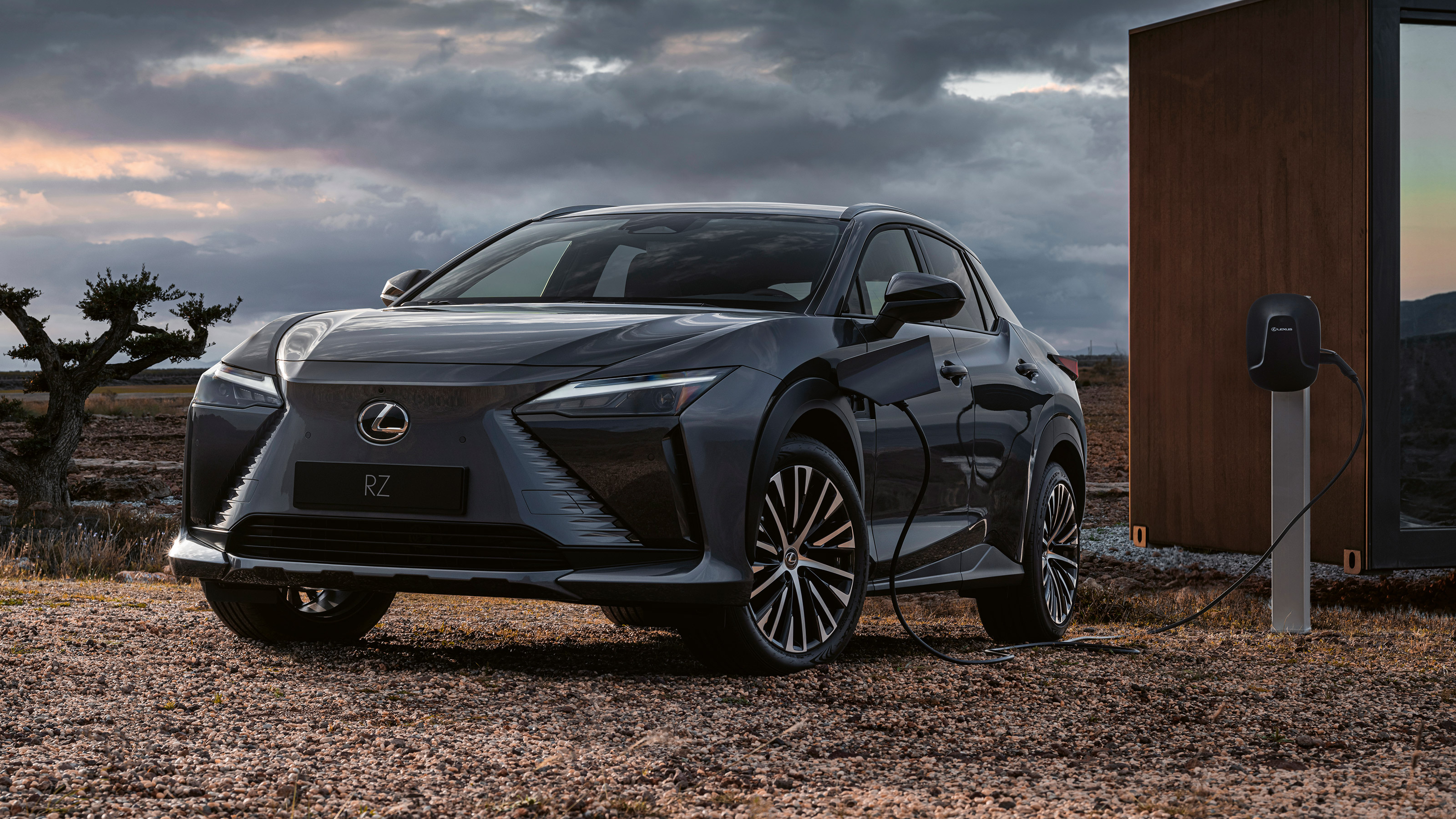 Lexus RZ 450e - charging