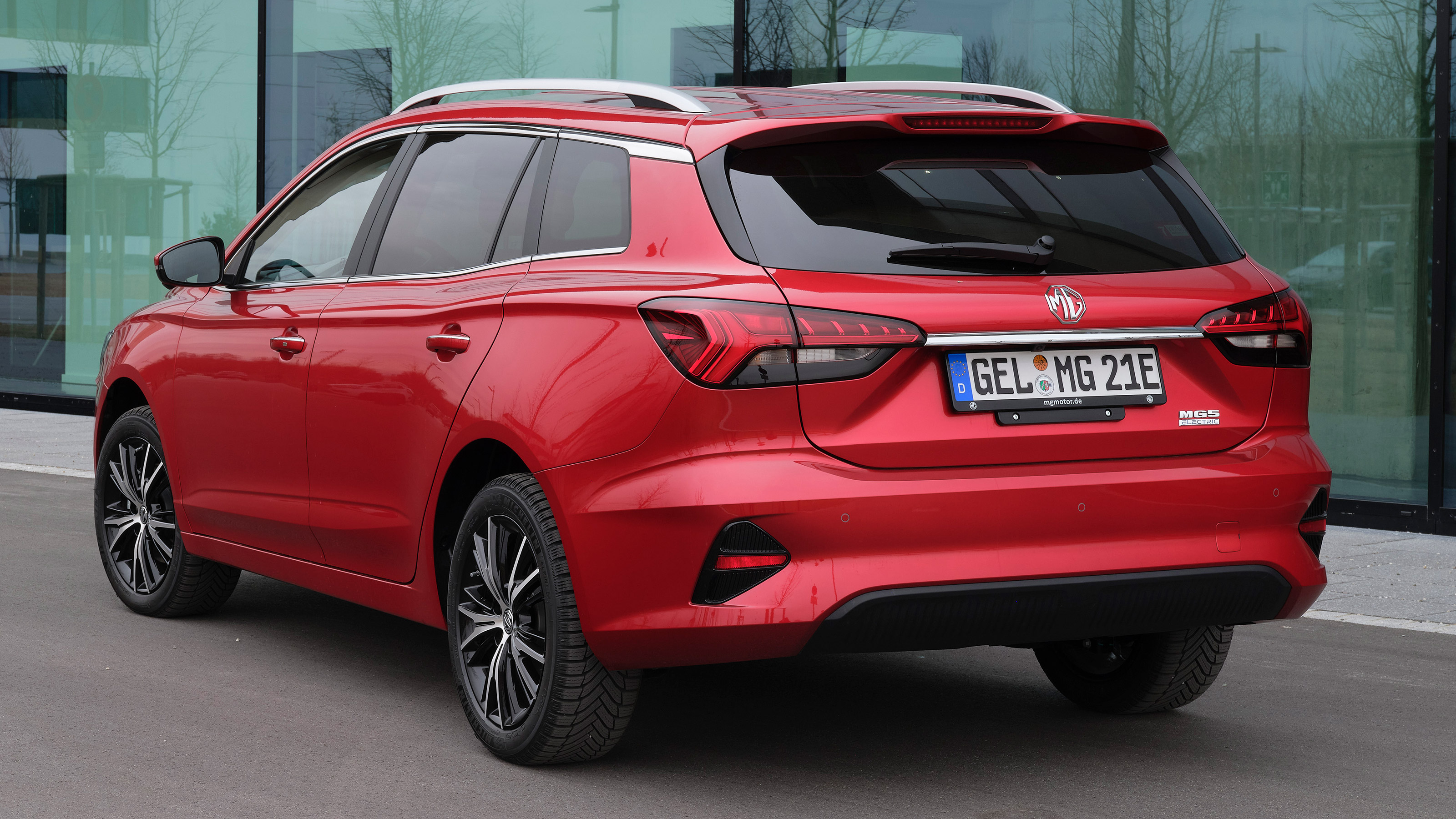MG5 EV - rear static