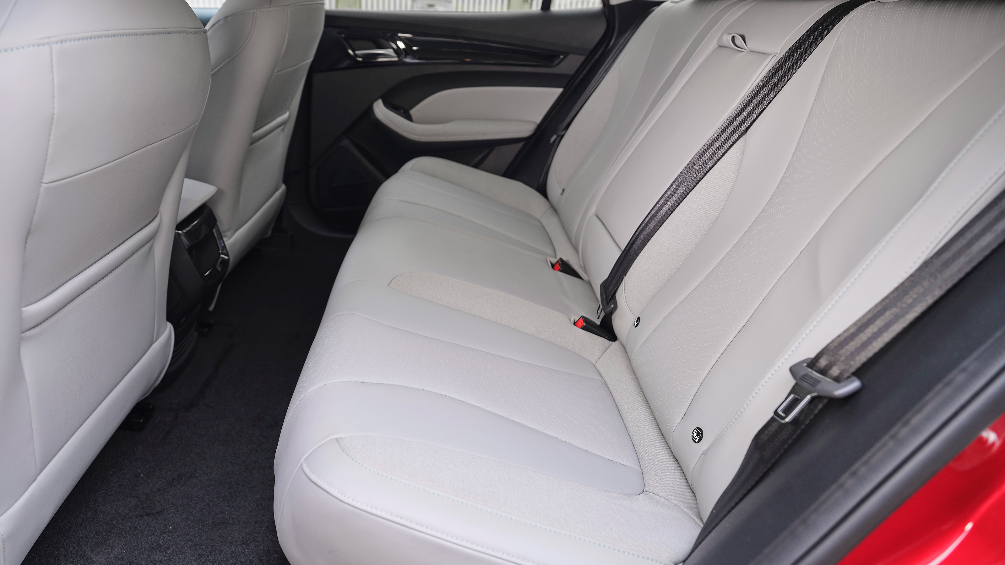 MG5 EV - rear seats