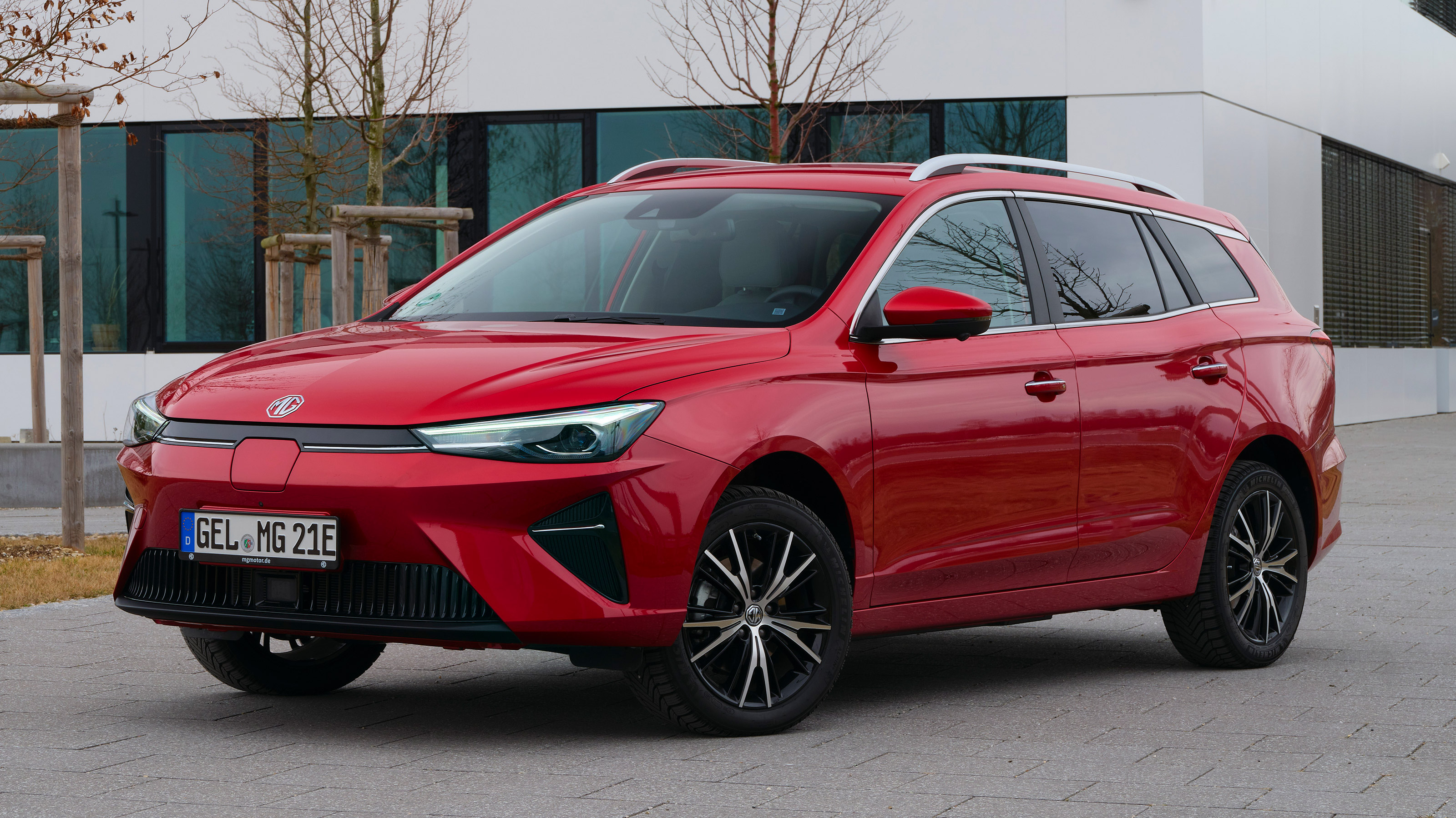 MG5 EV - front static