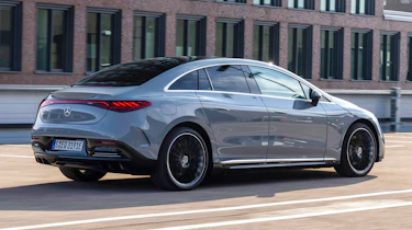 Mercedes EQE - rear tracking