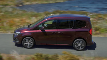 Mercedes T-Class - side action