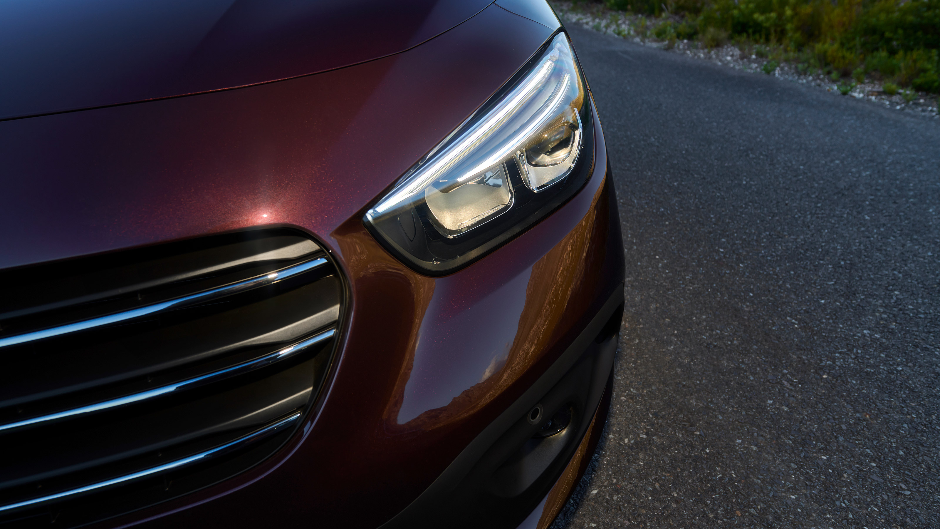 Mercedes T-Class - front light
