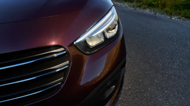 Mercedes T-Class - front light