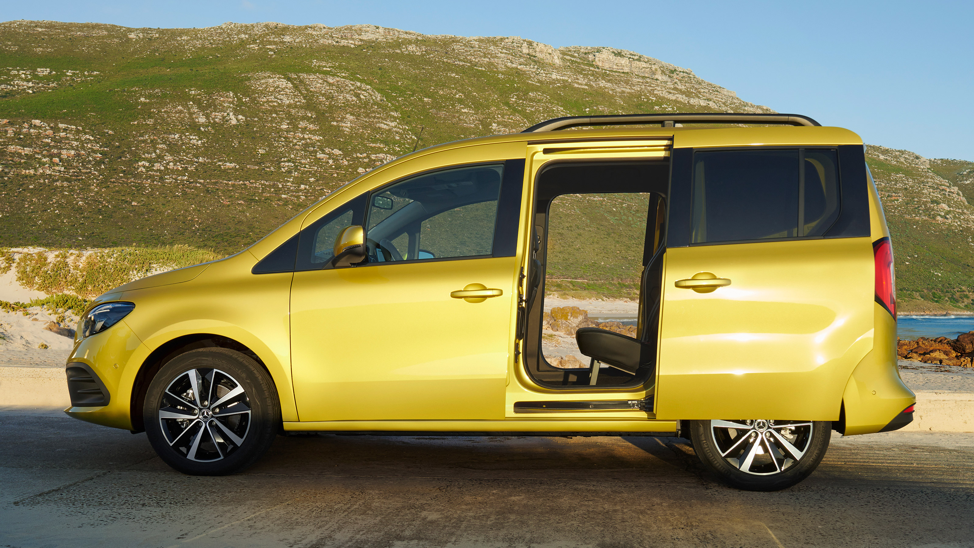 Mercedes T-Class - side