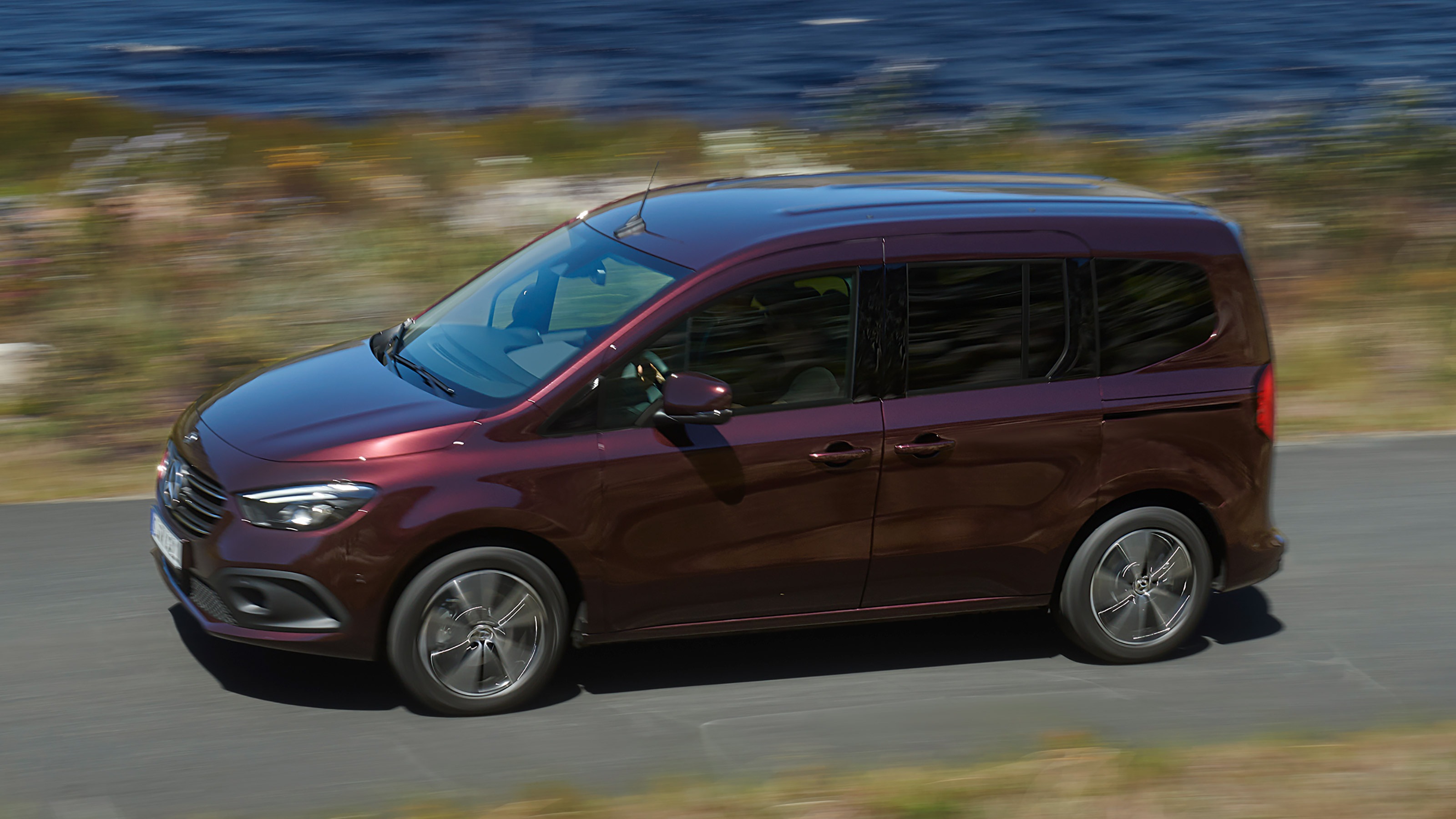 Mercedes T-Class - front action