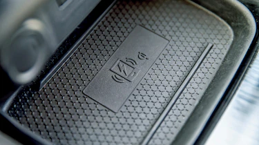 Nissan Qashqai wireless charging pad