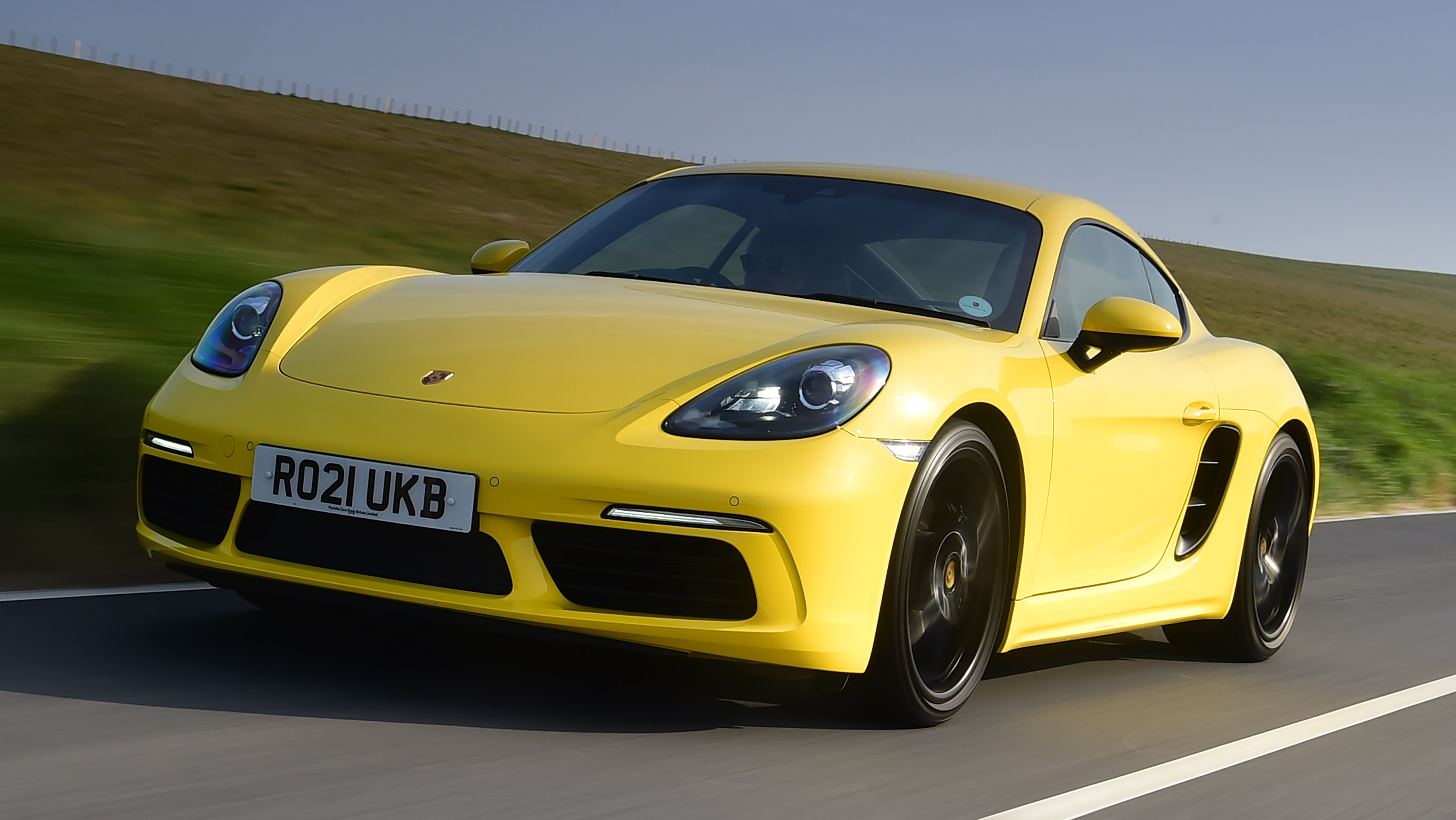 Porsche 718 Cayman - front action