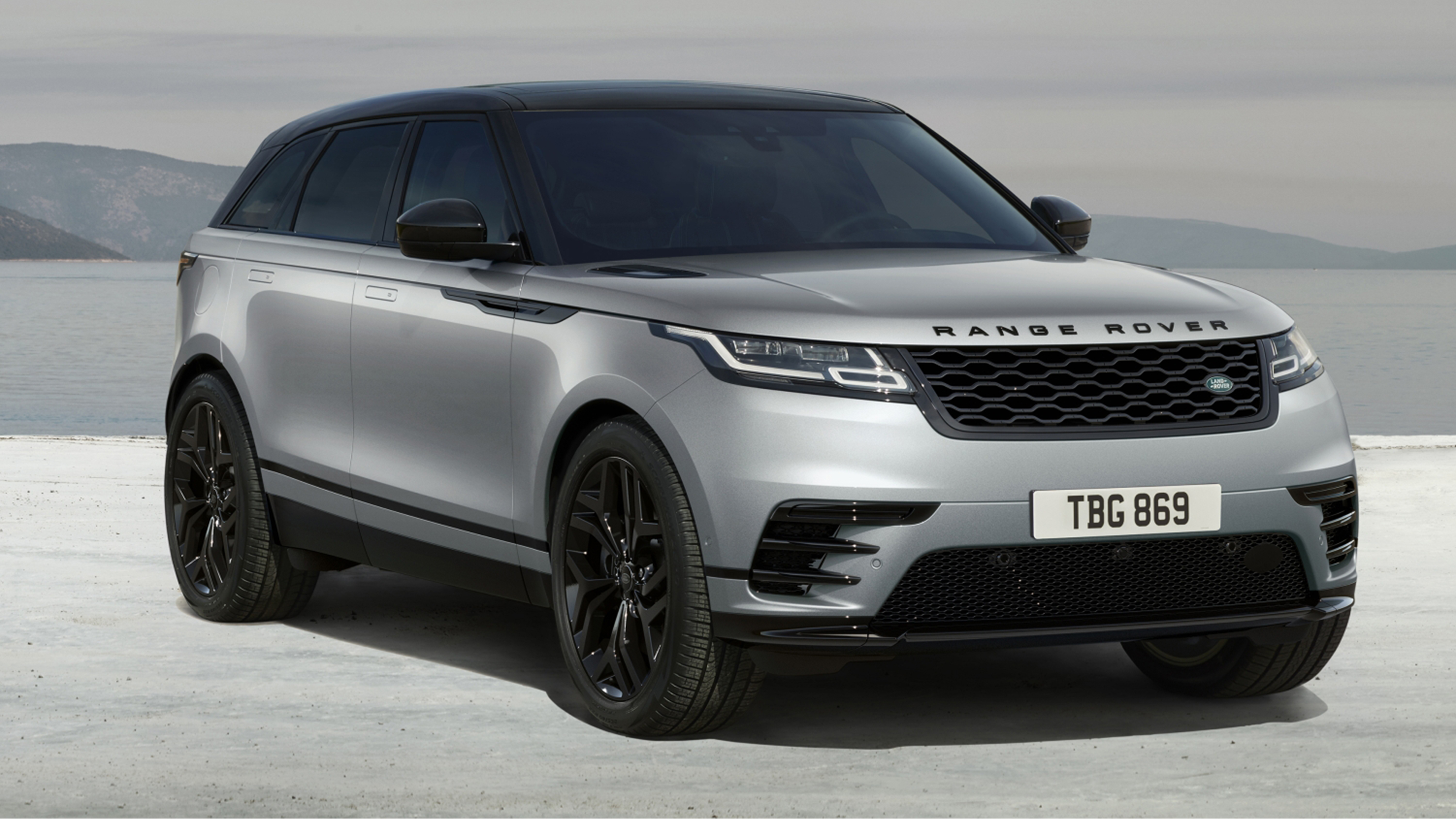 Range Rover Velar HST - front