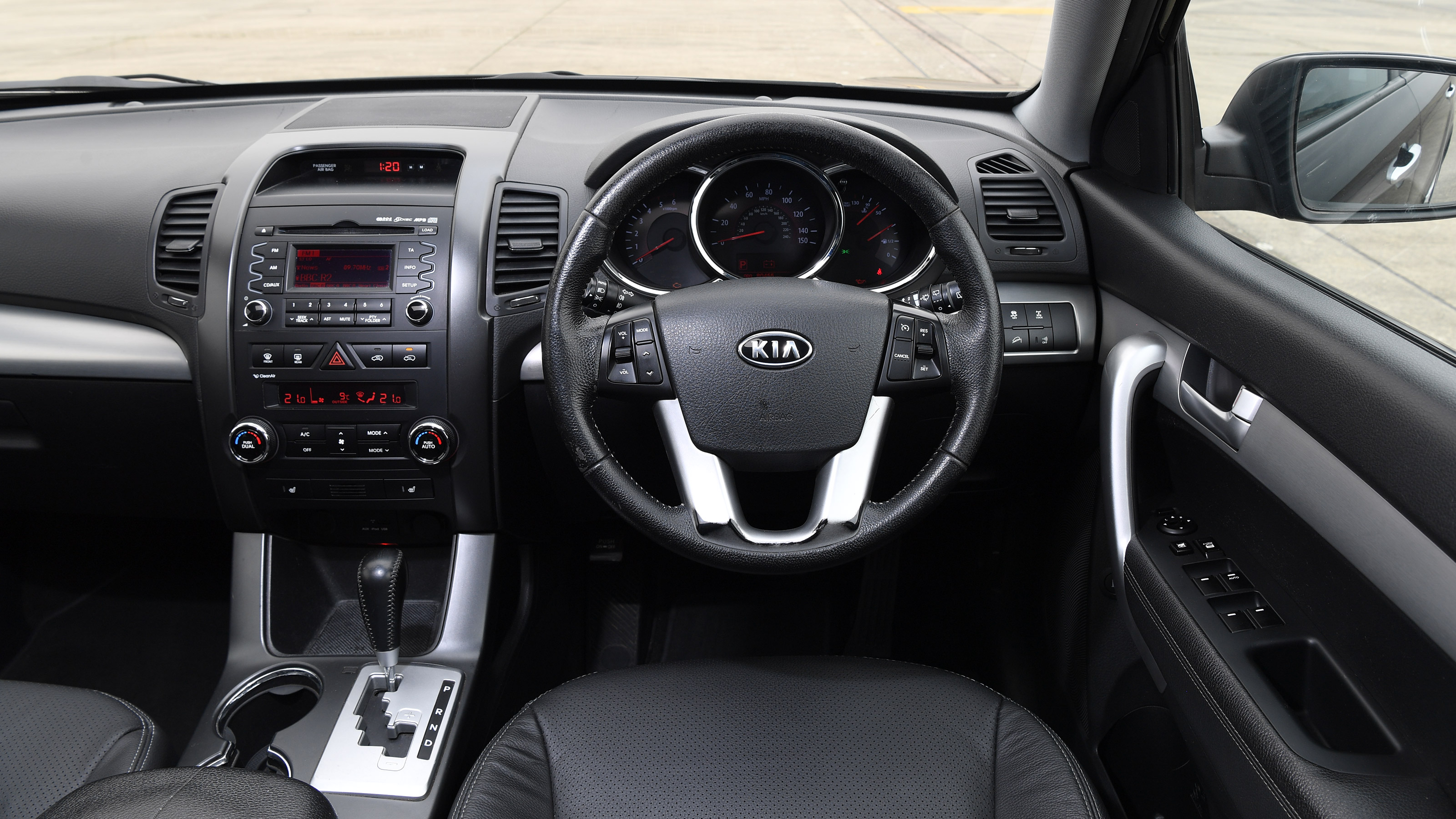 Used Kia Sorento - dash