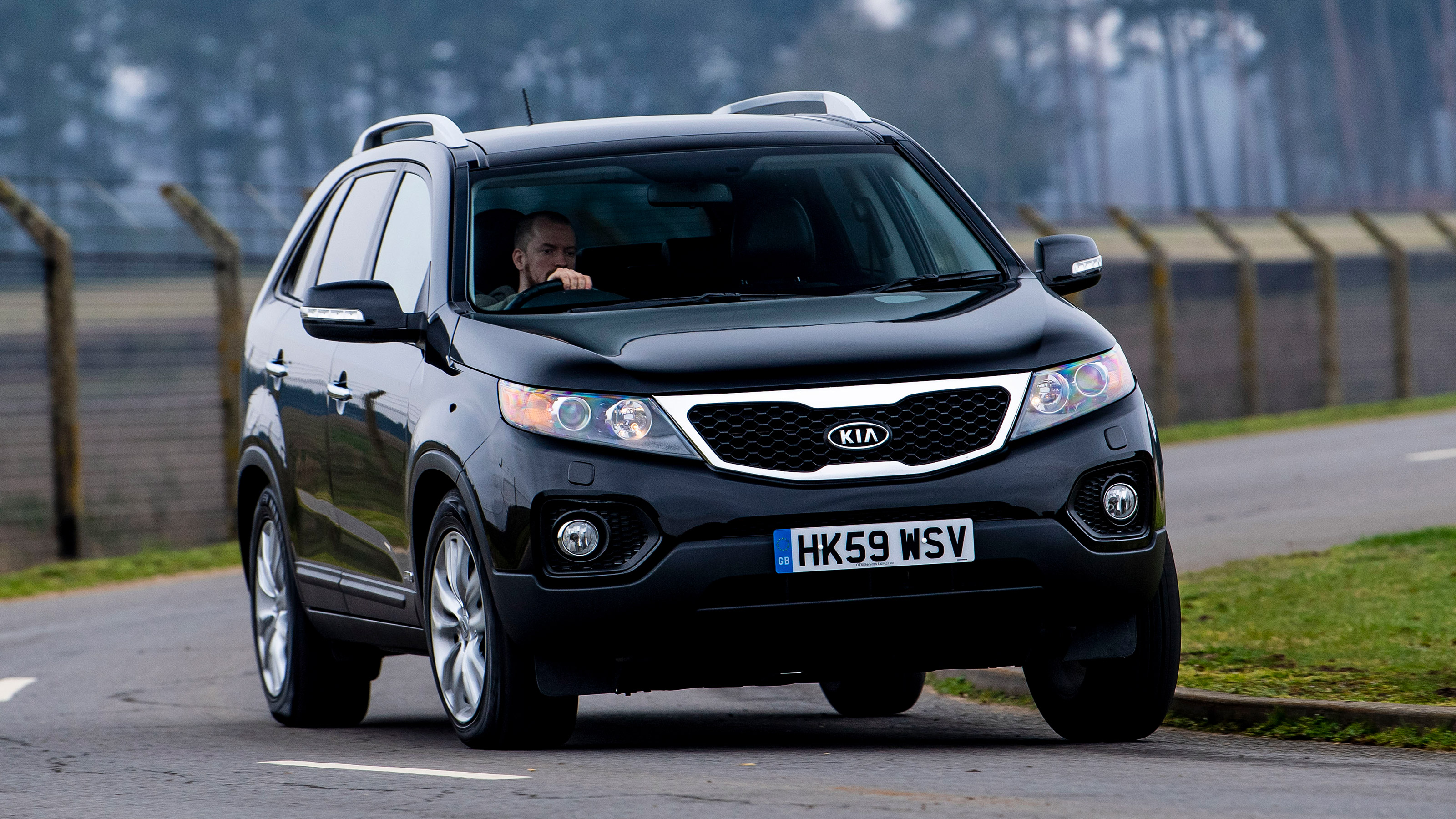 Used Kia Sorento - front action